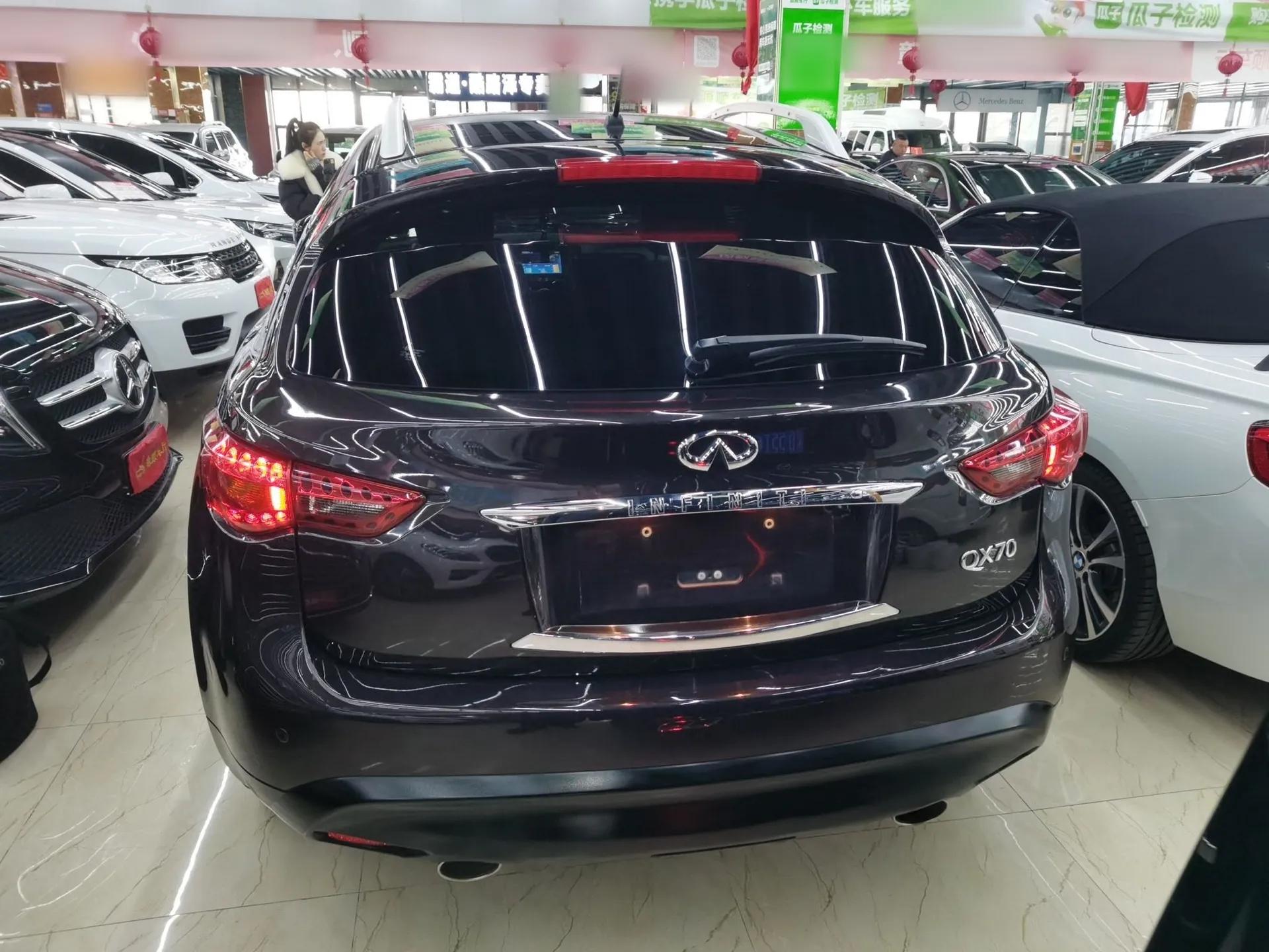 Infiniti QX70 2013 3.7L Standard Edition — миниатюра 5