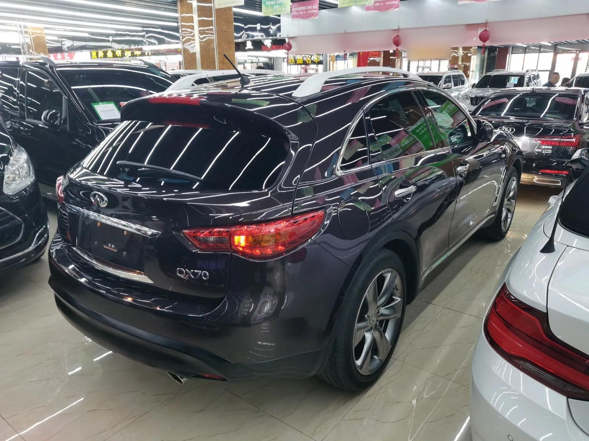 Infiniti QX70 2013 3.7L Standard Edition — миниатюра 6
