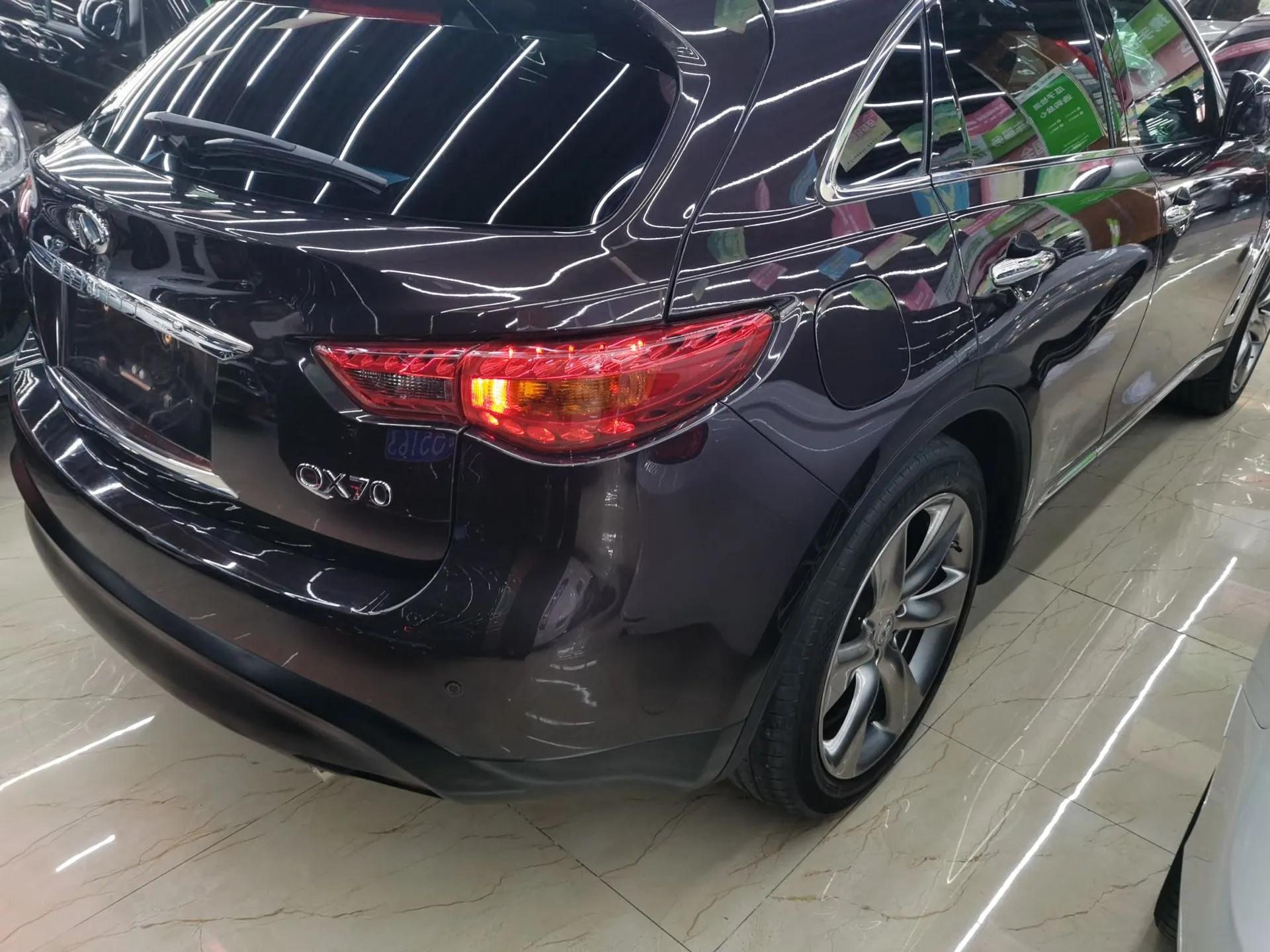 Infiniti QX70 2013 3.7L Standard Edition — миниатюра 7