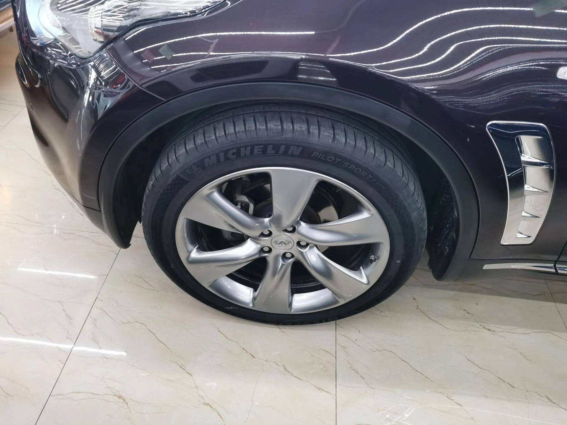 Infiniti QX70 2013 3.7L Standard Edition — миниатюра 8