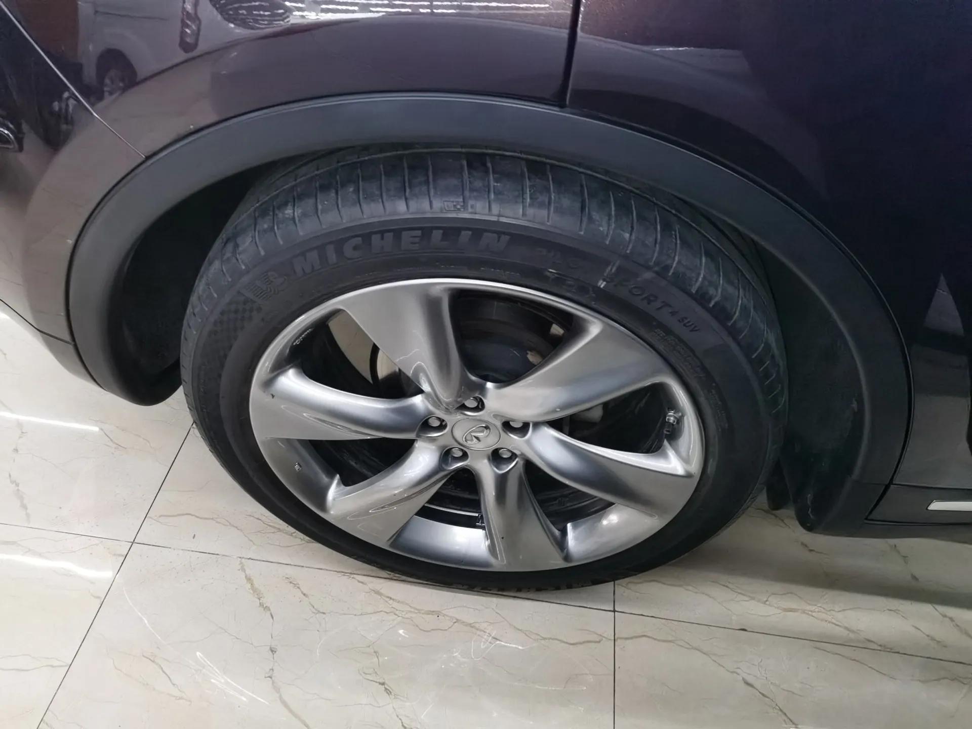Infiniti QX70 2013 3.7L Standard Edition — миниатюра 10