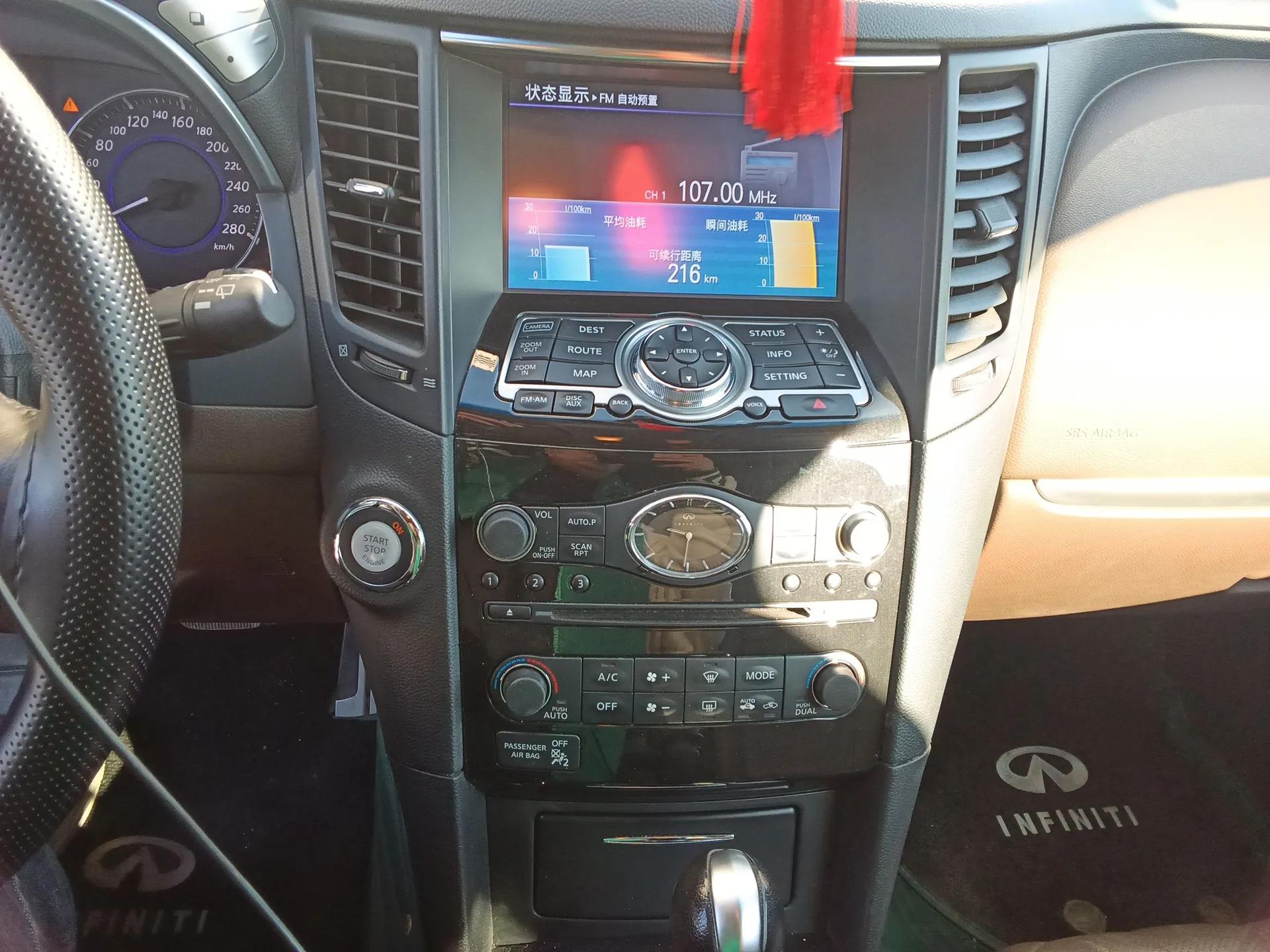 Infiniti QX70 2013 3.7L Standard Edition — миниатюра 14