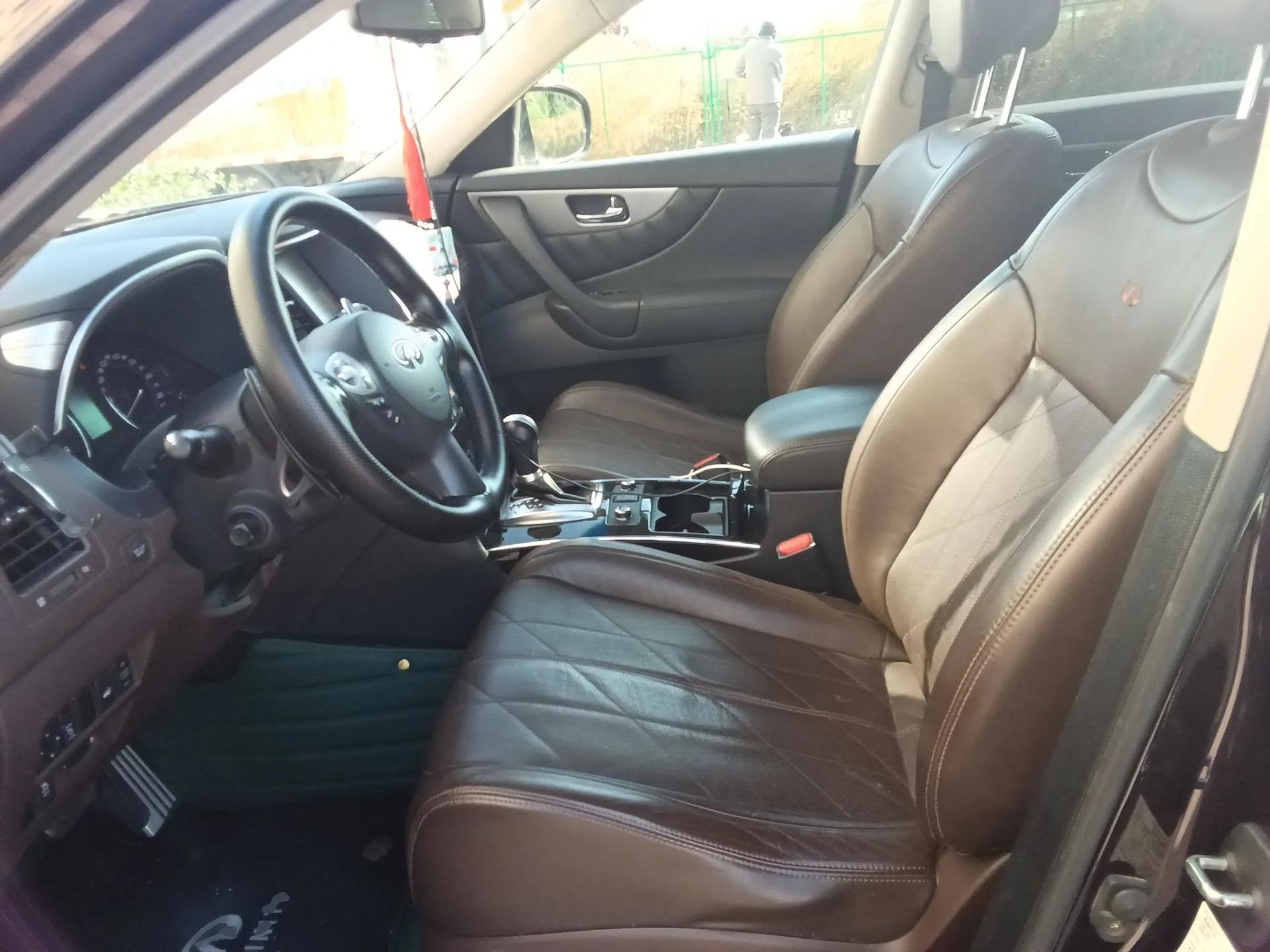 Infiniti QX70 2013 3.7L Standard Edition — миниатюра 16