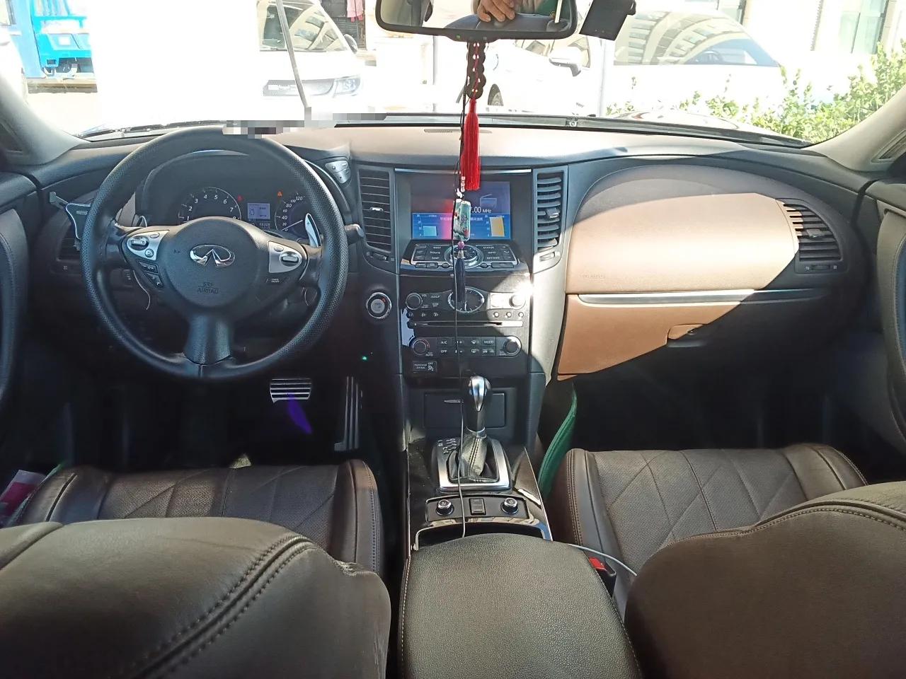 Infiniti QX70 2013 3.7L Standard Edition — миниатюра 10