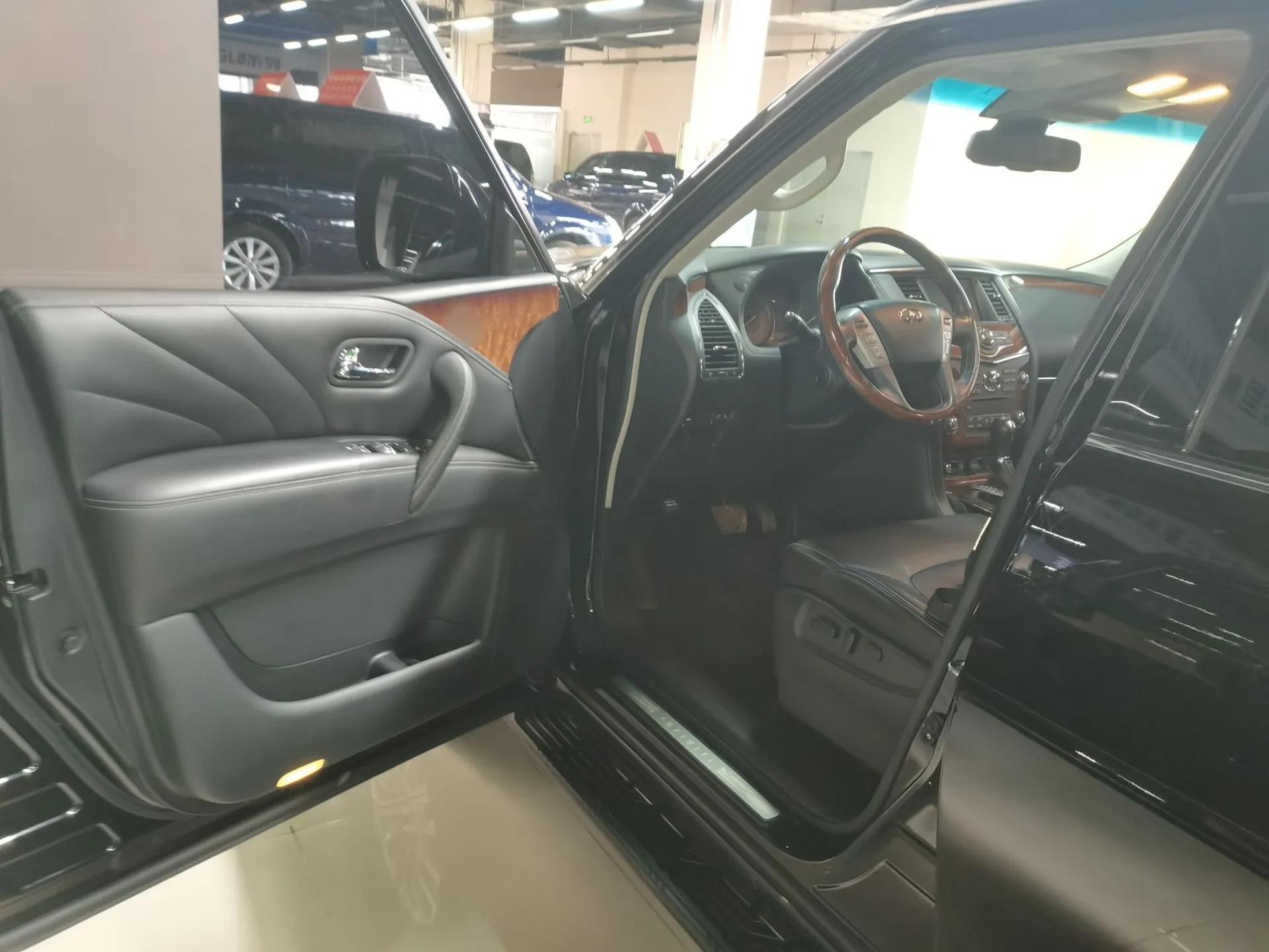 Infiniti QX80 2016 5.6L 4WD — миниатюра 19