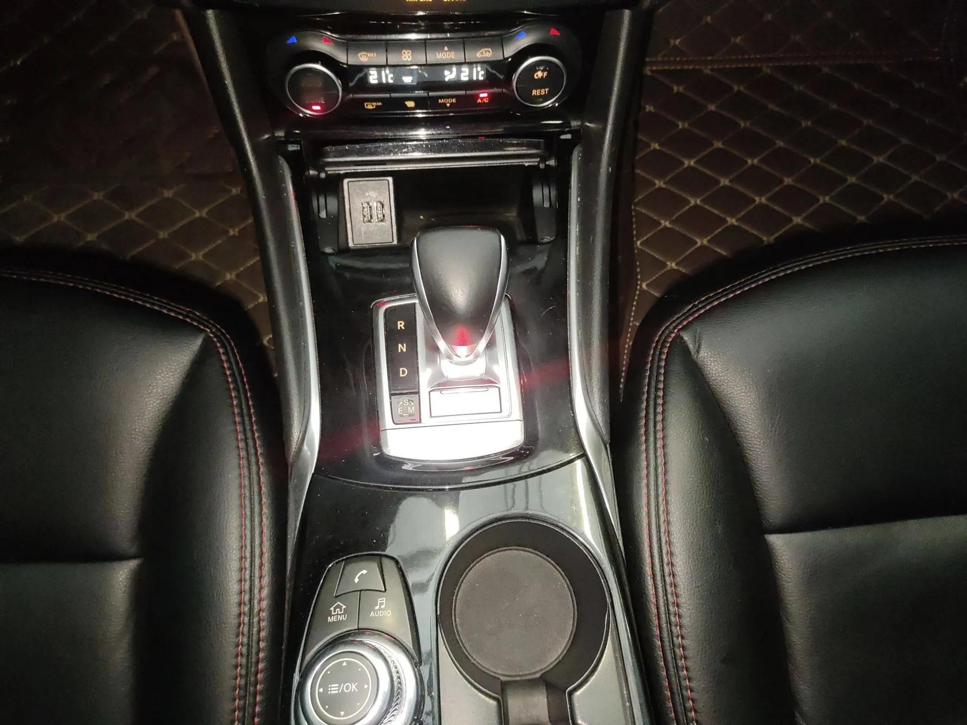Infiniti QX30 2017 1.6T Two-Wheel-Drive Sport Edition — миниатюра 16