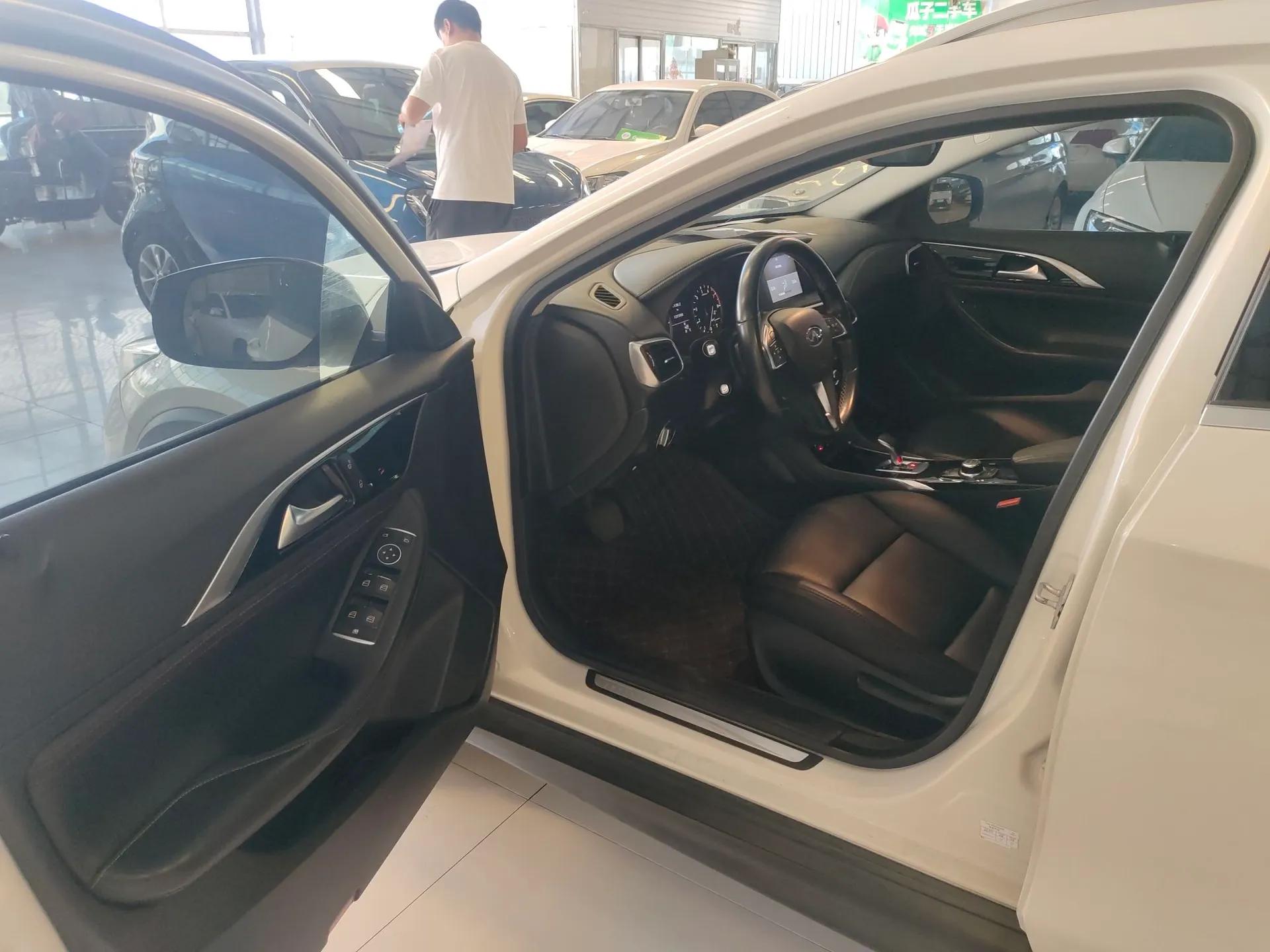 Infiniti QX30 2017 1.6T Two-Wheel-Drive Sport Edition — миниатюра 22