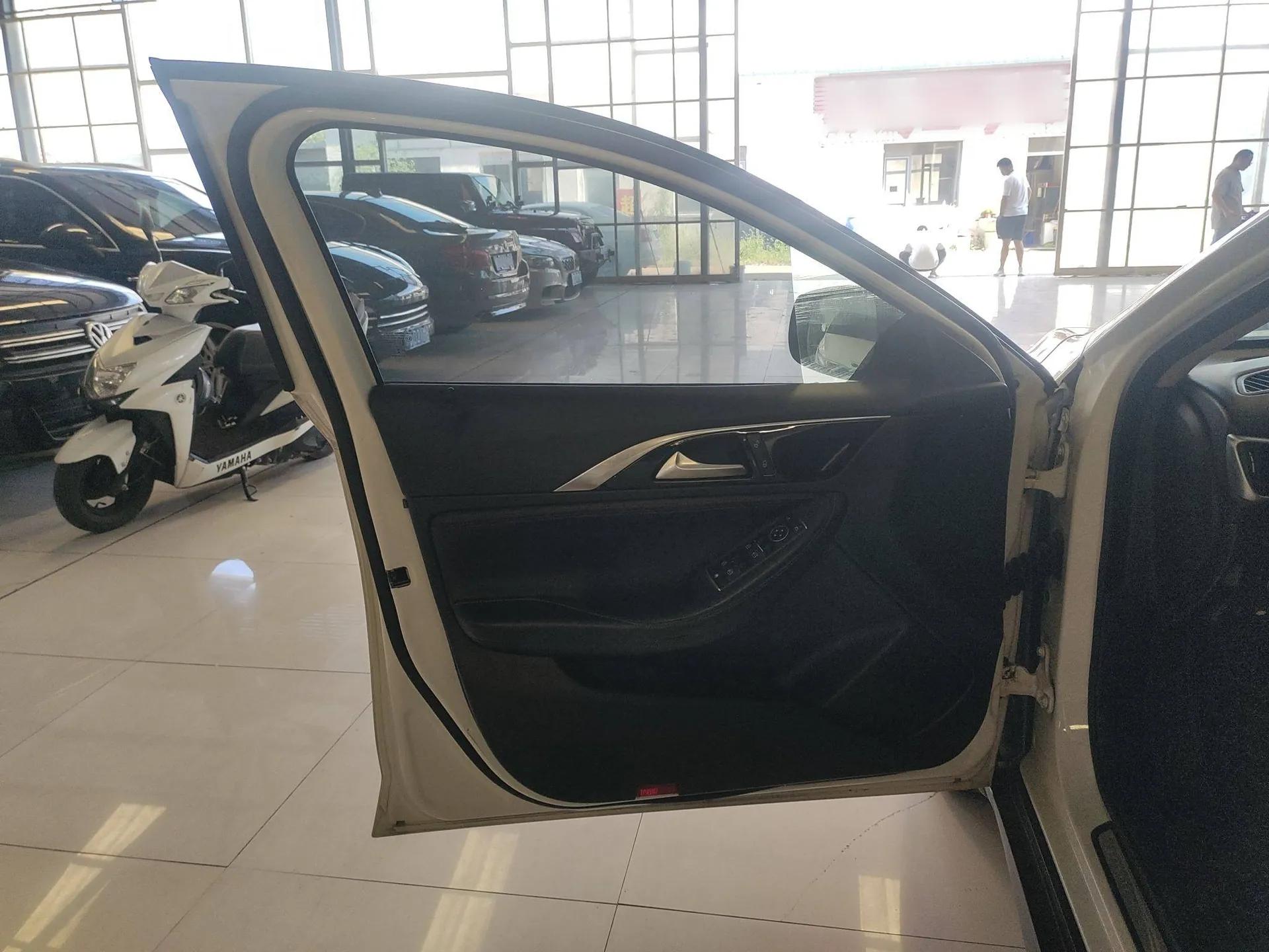 Infiniti QX30 2017 1.6T Two-Wheel-Drive Sport Edition — миниатюра 26