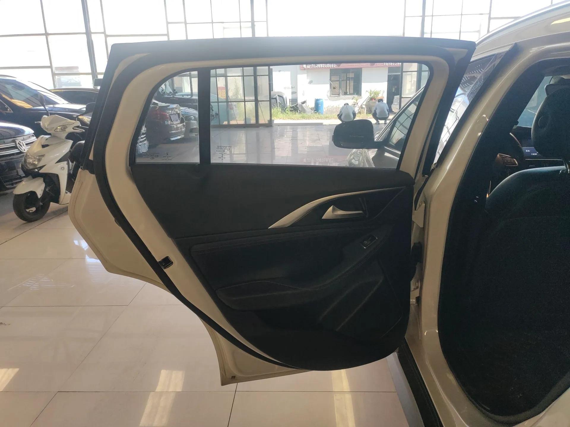 Infiniti QX30 2017 1.6T Two-Wheel-Drive Sport Edition — миниатюра 27
