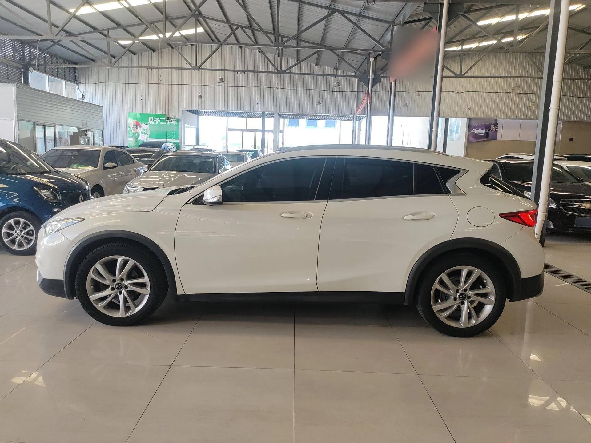 Infiniti QX30 2017 1.6T Two-Wheel-Drive Sport Edition — миниатюра 5