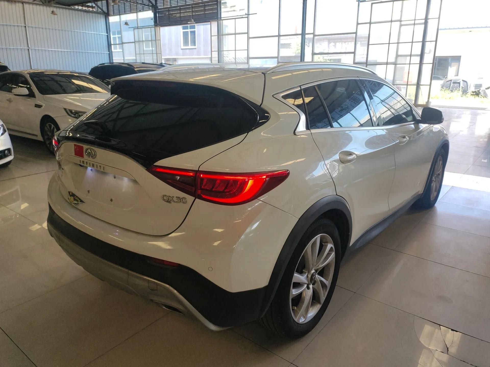 Infiniti QX30 2017 1.6T Two-Wheel-Drive Sport Edition — миниатюра 7
