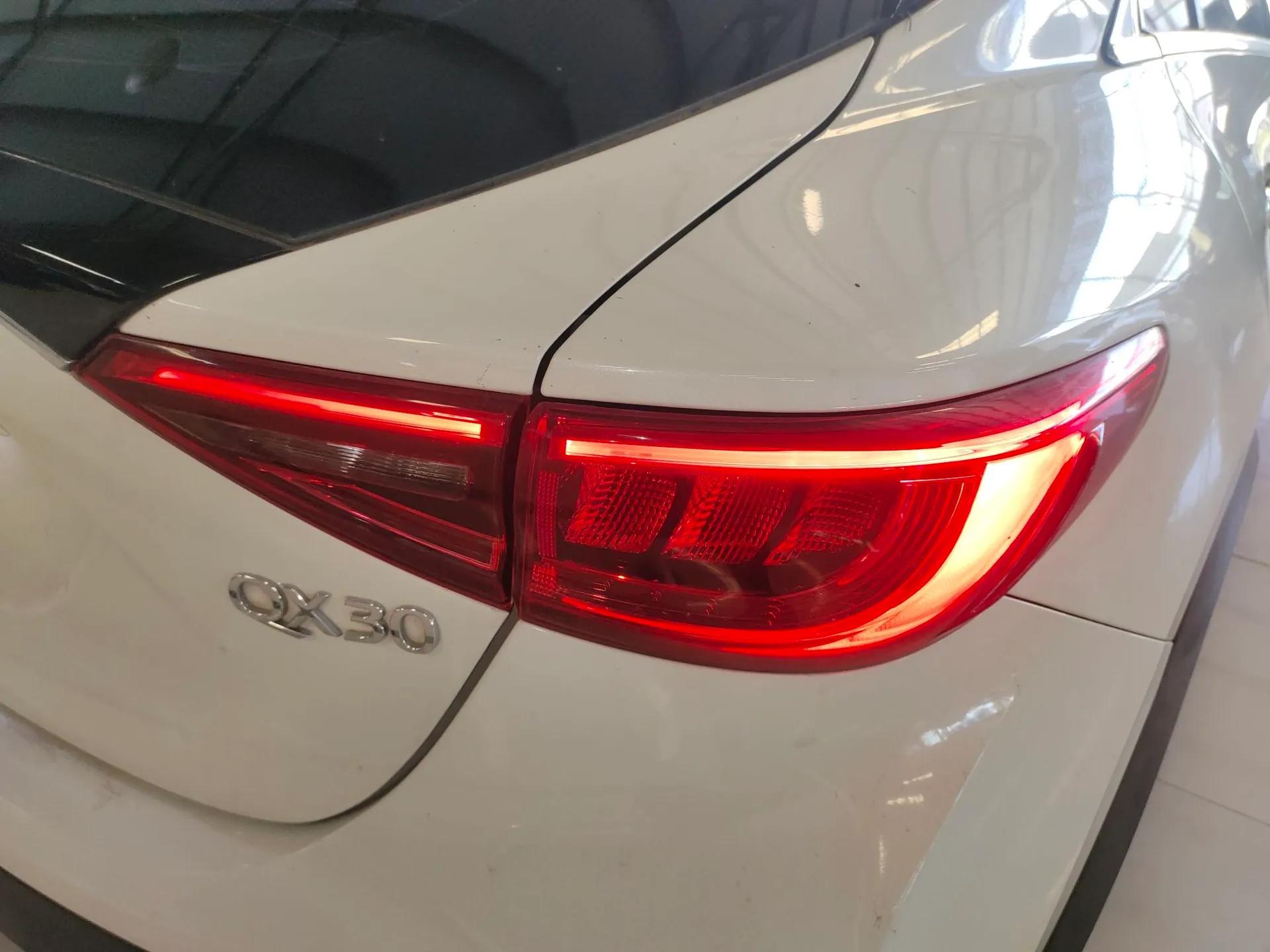 Infiniti QX30 2017 1.6T Two-Wheel-Drive Sport Edition — миниатюра 8