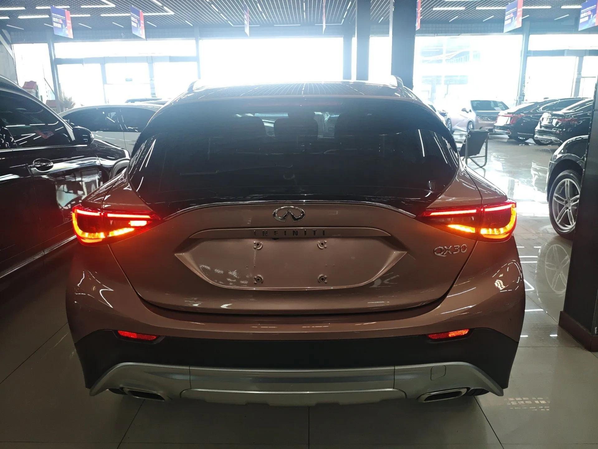 Infiniti QX30 2018 1.6T Two-Wheel Drive Extreme Edition — миниатюра 3