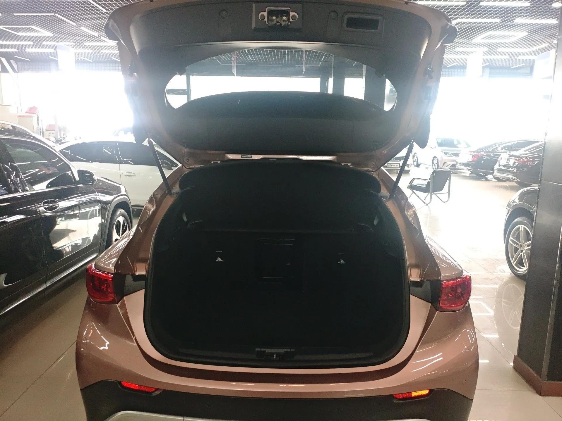 Infiniti QX30 2018 1.6T Two-Wheel Drive Extreme Edition — миниатюра 21