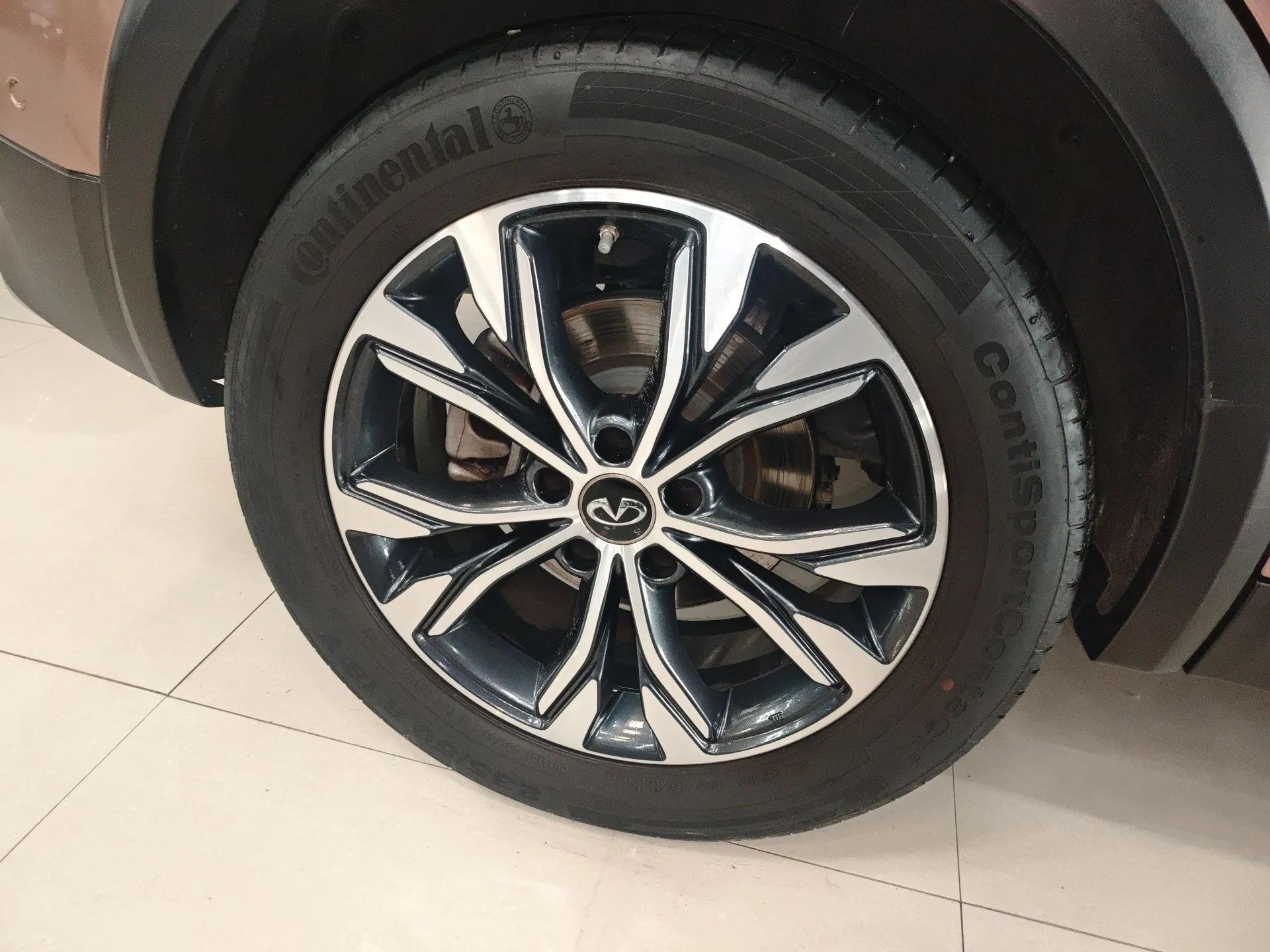 Infiniti QX30 2018 1.6T Two-Wheel Drive Extreme Edition — миниатюра 10
