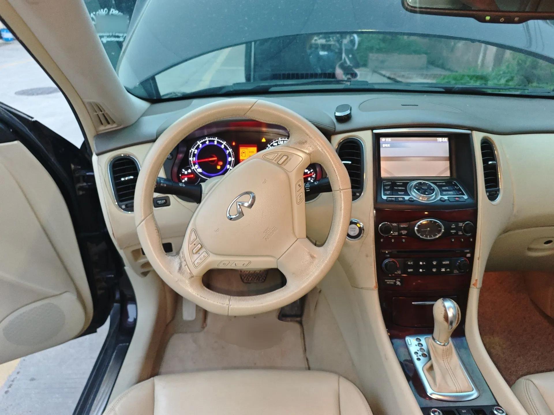 Infiniti EX 2010 EX25 Luxury Edition — миниатюра 11
