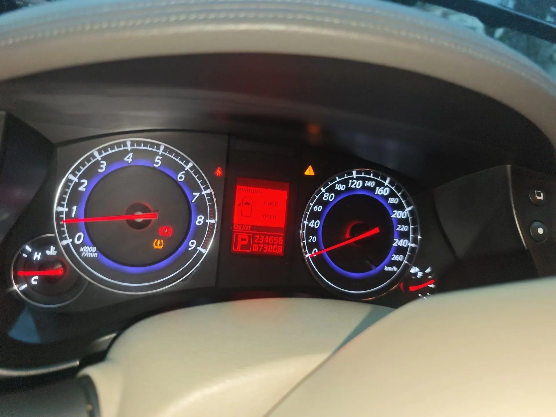 Infiniti EX 2010 EX25 Luxury Edition — миниатюра 12