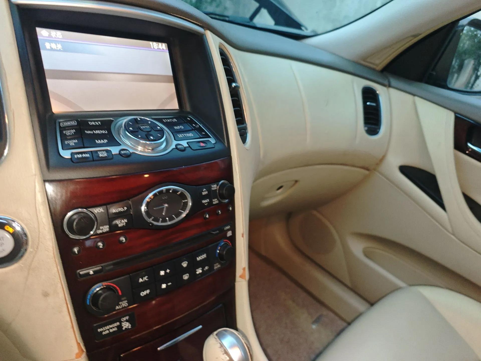 Infiniti EX 2010 EX25 Luxury Edition — миниатюра 14