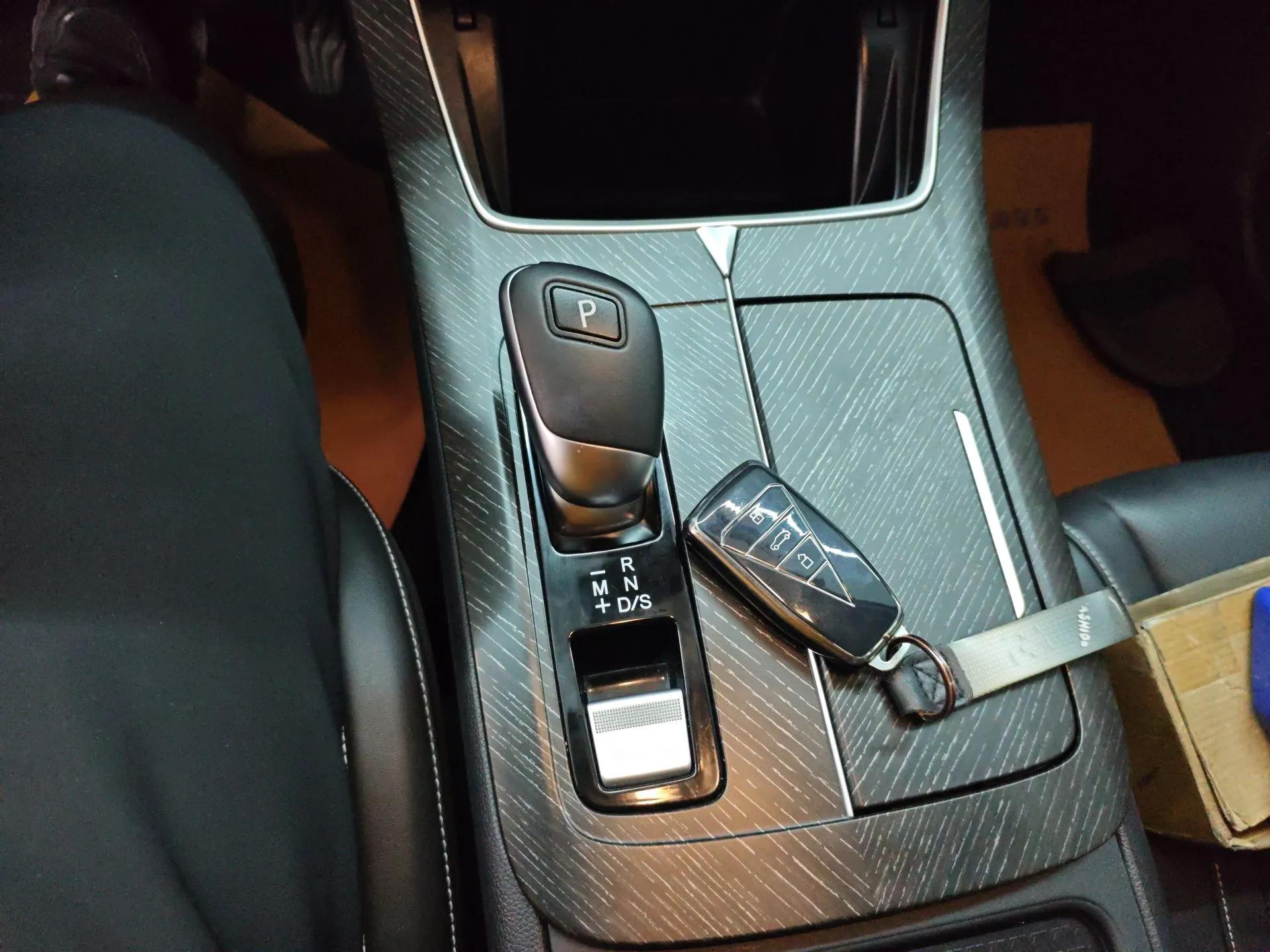 Venucia V 2021 260T Idol Edition — миниатюра 16