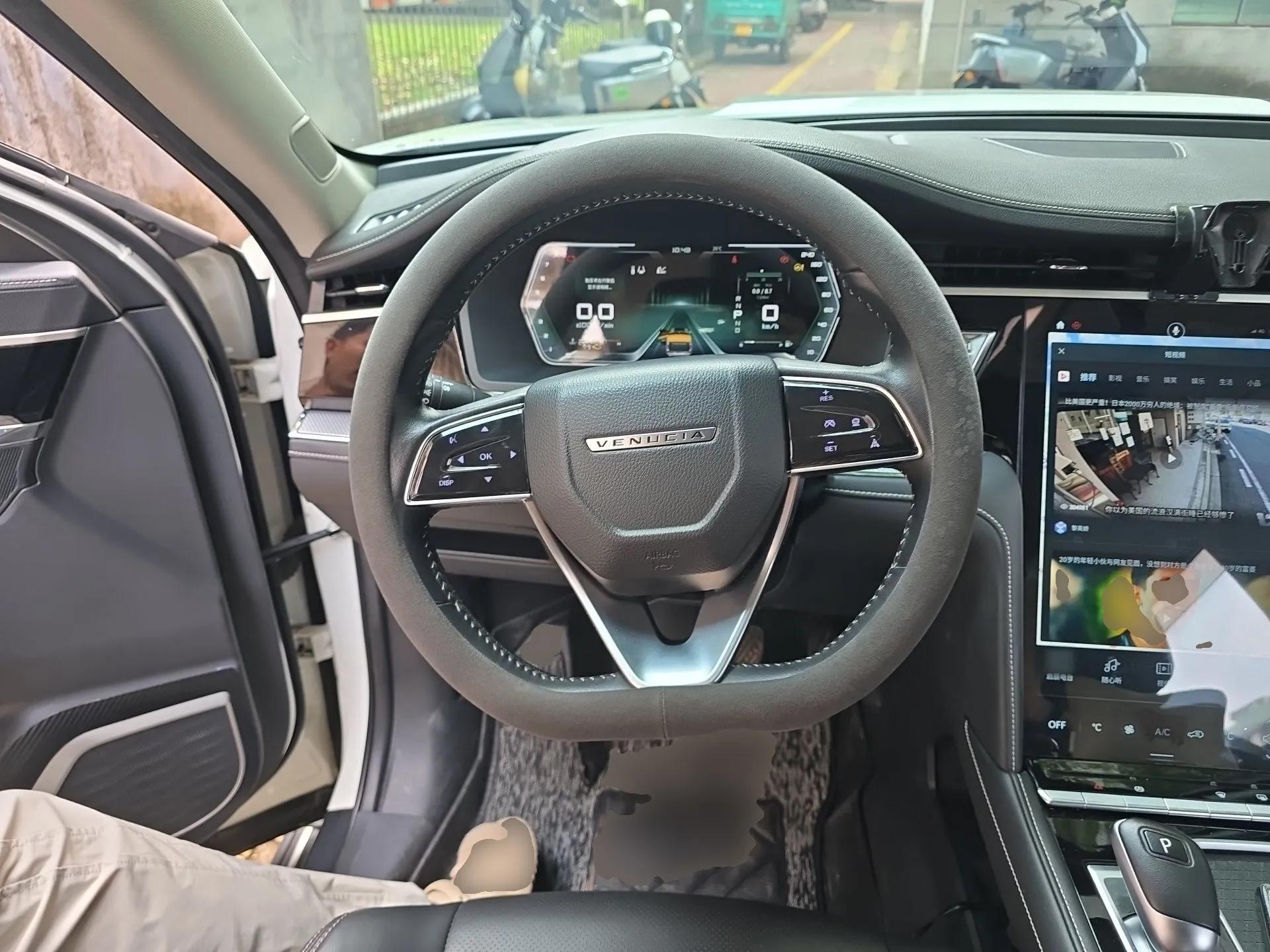 Venucia Star 2020 260T Automatic 48V Mild Hybrid Turbocharged Star Edition — миниатюра 11