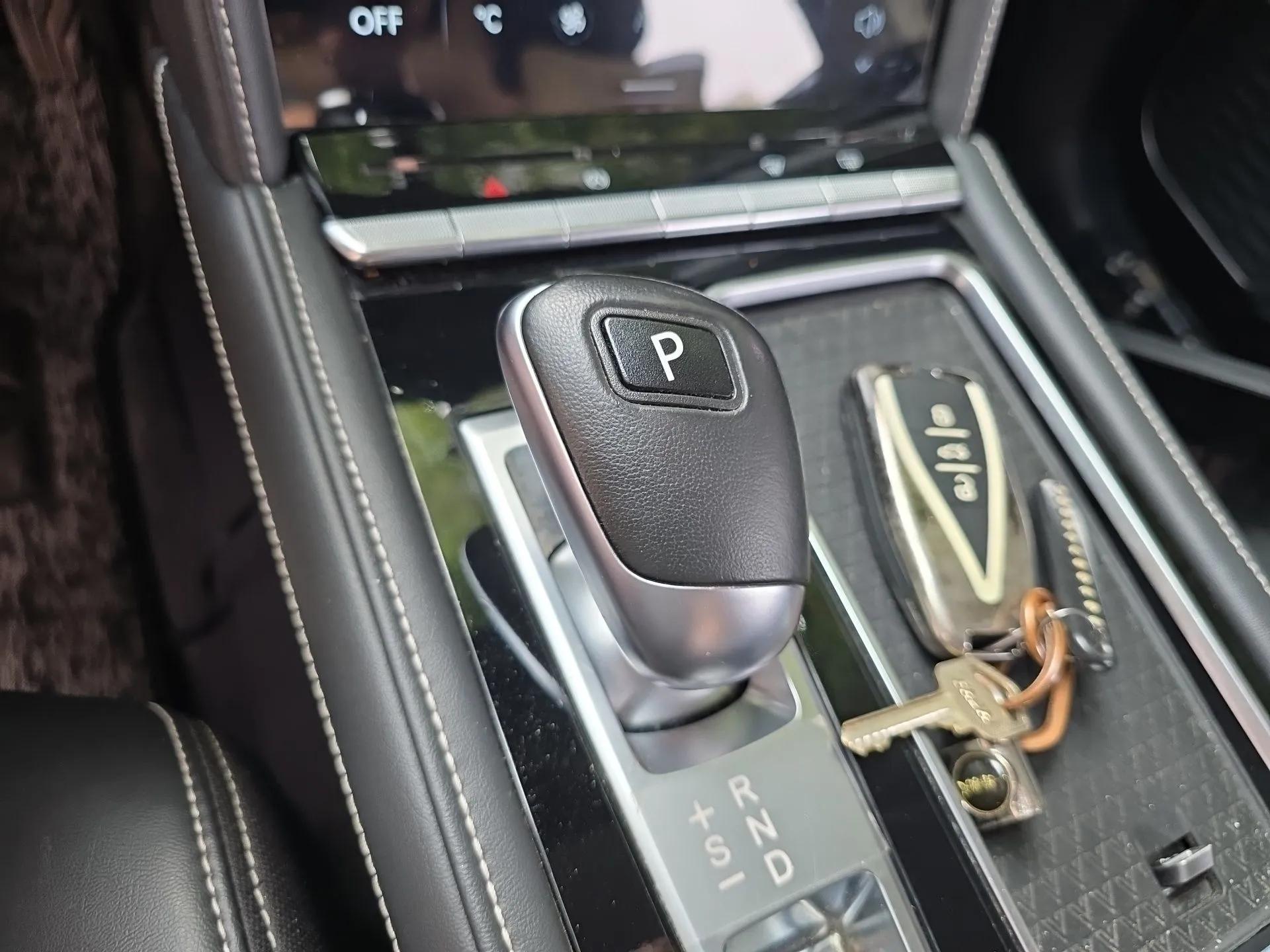 Venucia Star 2020 260T Automatic 48V Mild Hybrid Turbocharged Star Edition — миниатюра 15