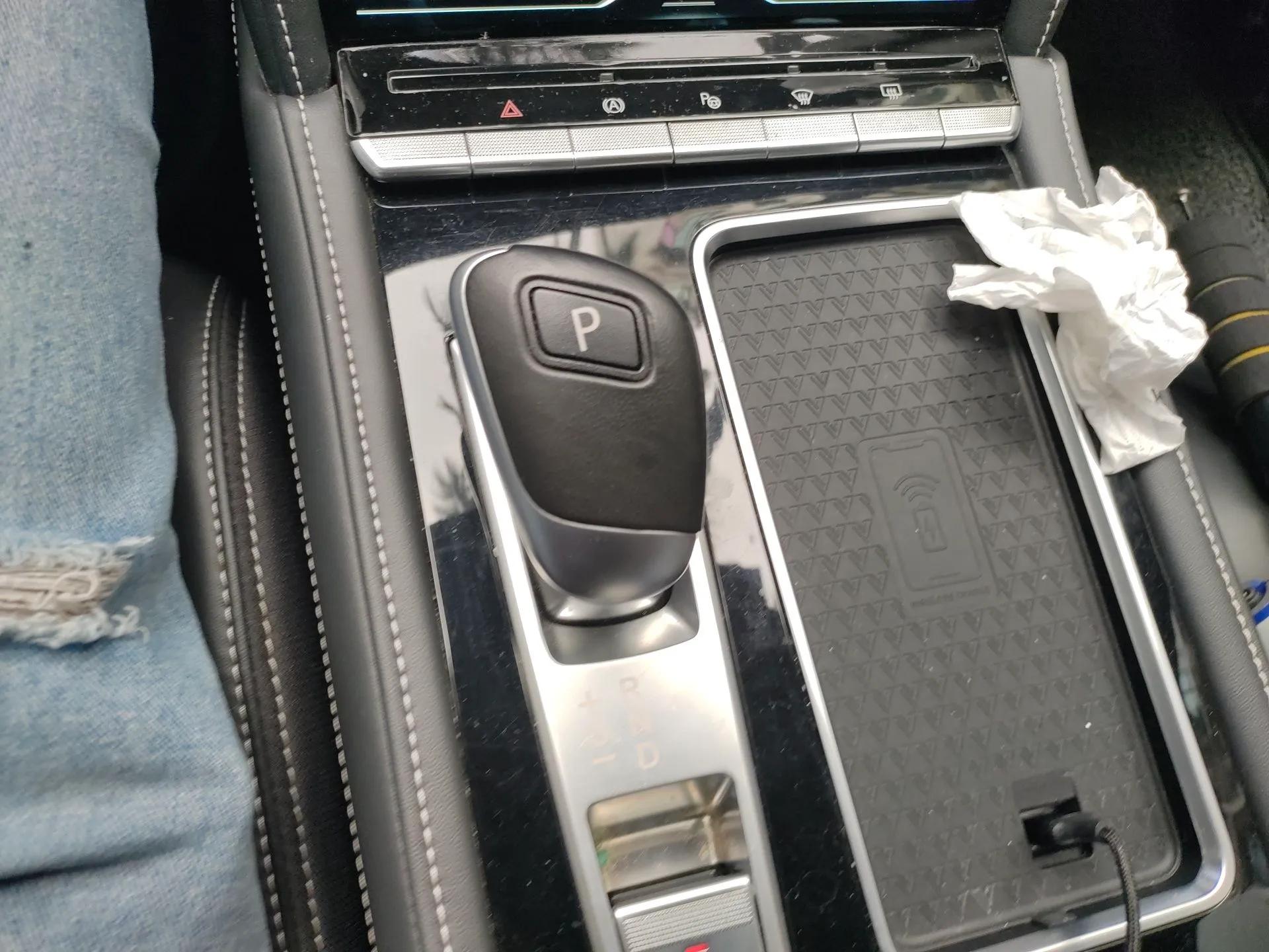 Venucia Star 2020 260T Automatic 48V Mild Hybrid Turbocharged Starry Edition — миниатюра 15