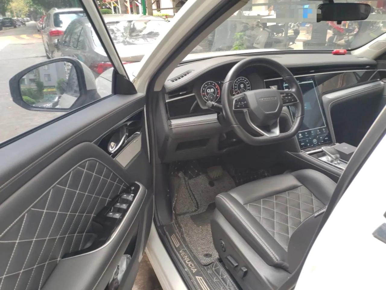 Venucia Star 2020 260T Automatic 48V Mild Hybrid Turbocharged Starry Edition — миниатюра 17
