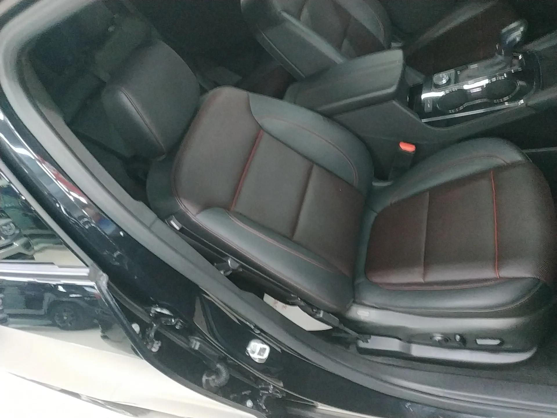 Chevrolet Blazer 2020 RS 650T 4x4 7-Seater Hardcore Edition — миниатюра 23