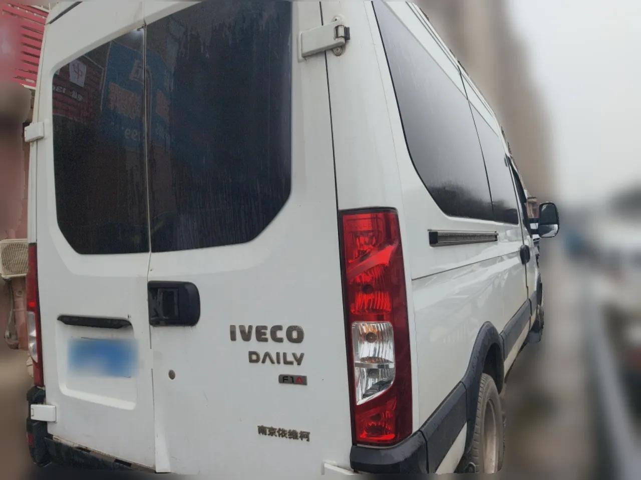Iveco Eurocargo 2020 2.3T Manual Super Rui Short Wheelbase Low-Roof High-Power F1A — миниатюра 6