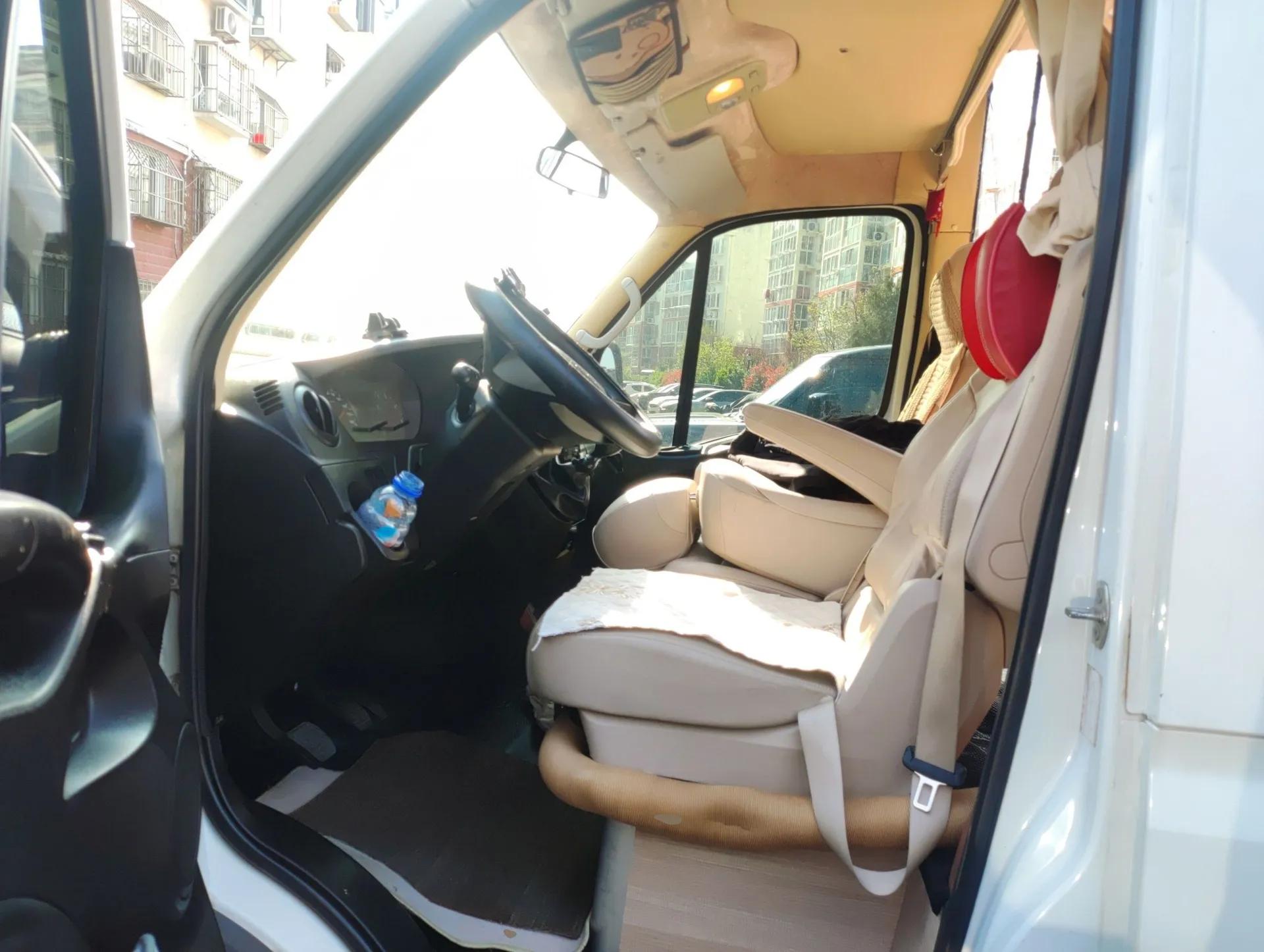 Iveco Eurocargo 2018 2.3T Long Wheelbase Short Overhang Multi-Purpose Vehicle with Side Sliding Door F1A — миниатюра 16