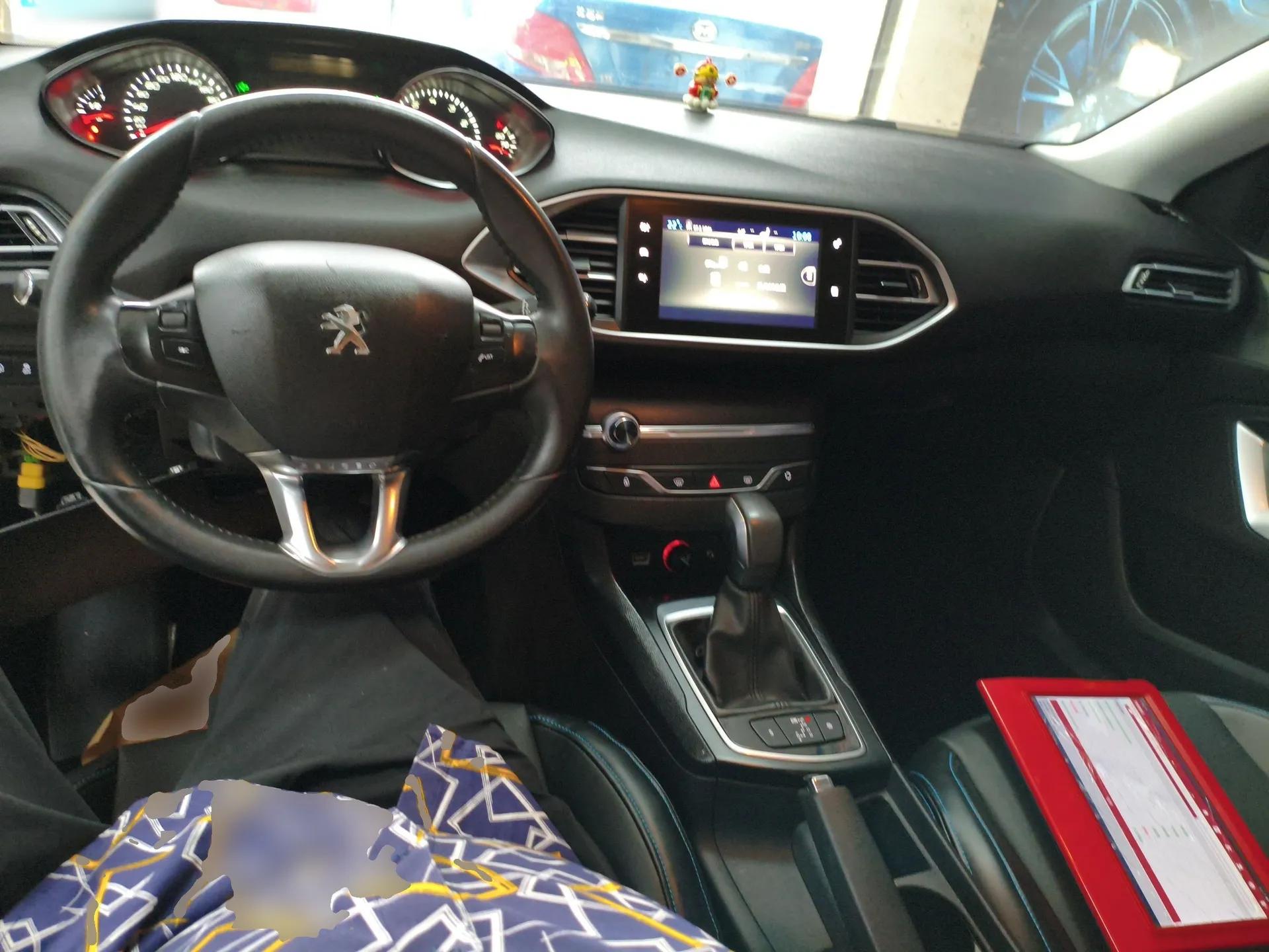 Peugeot 308S 2015 1.2T Automatic Jingchi Edition — миниатюра 12