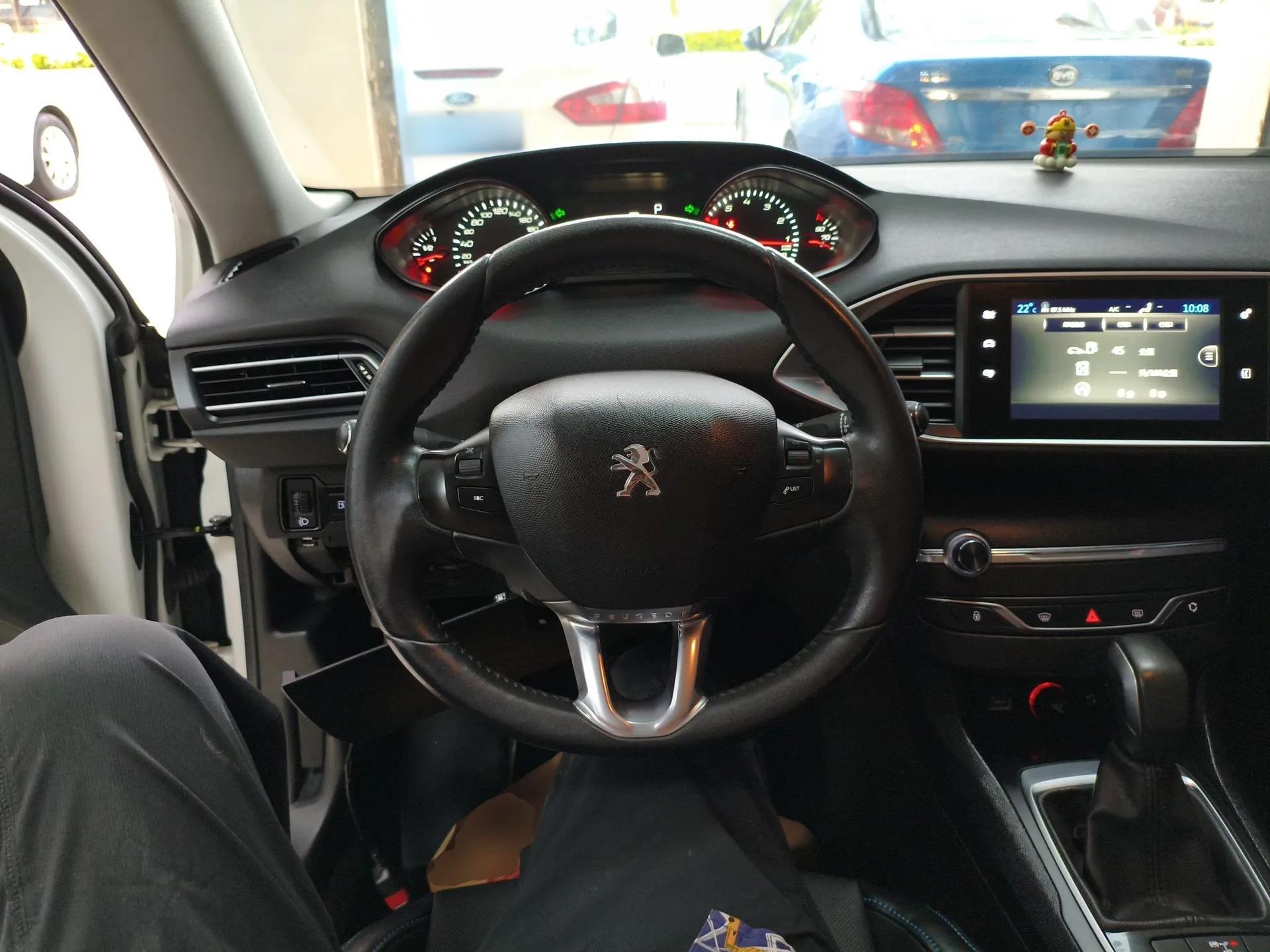 Peugeot 308S 2015 1.2T Automatic Jingchi Edition — миниатюра 13