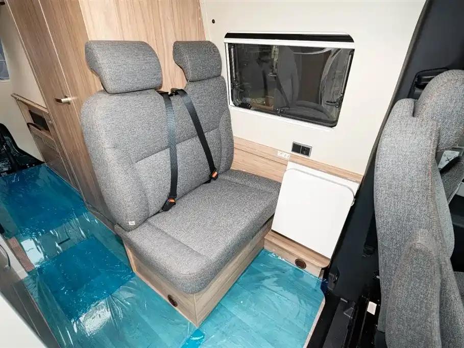 2023 Sprinter Motorhome 2.0L Automatic — миниатюра 11