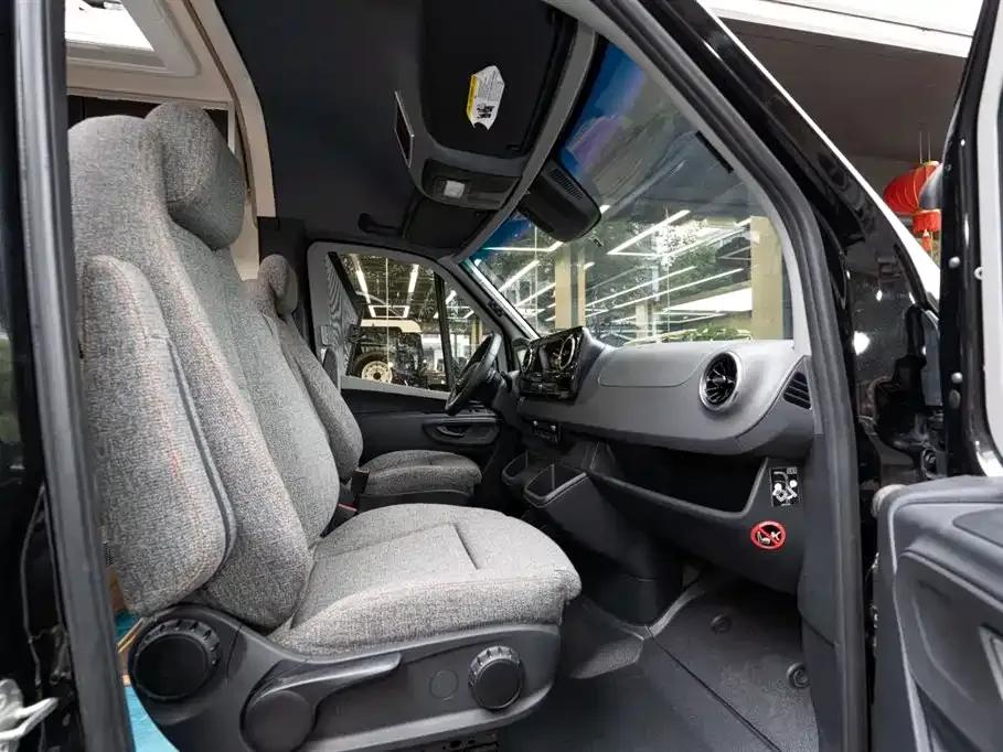 2023 Sprinter Motorhome 2.0L Automatic — миниатюра 9