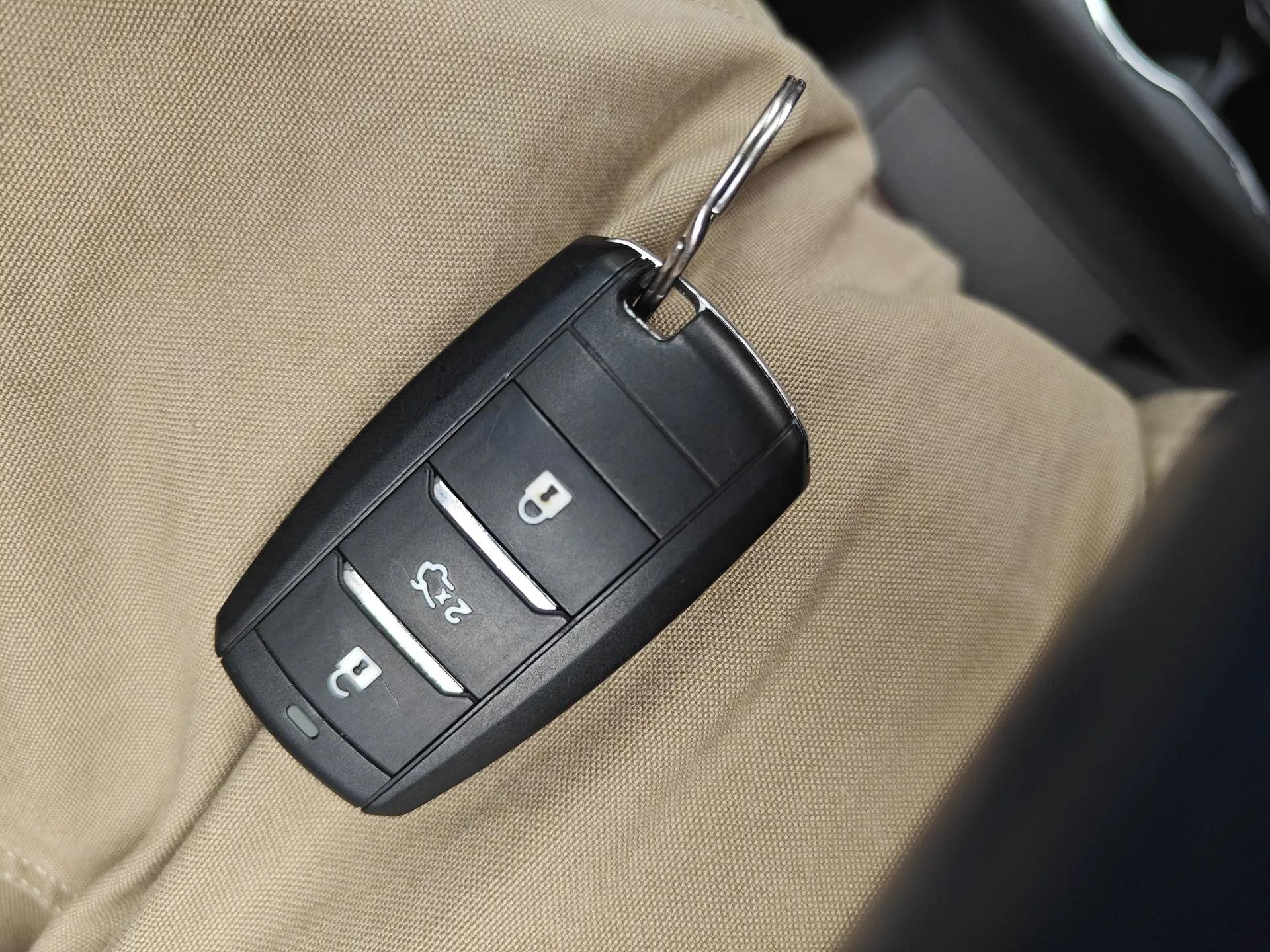 CHANGAN Lingxuan 2017 1.6L Manual Elite Model — миниатюра 12