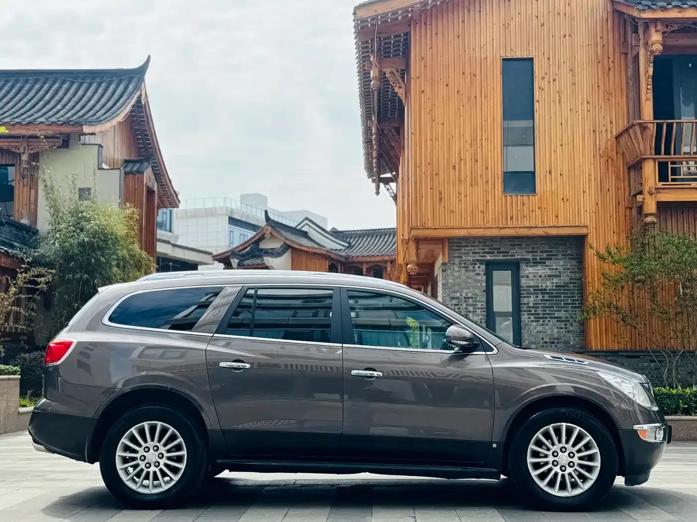 Enclave 2010 3.6L Elite Edition — миниатюра 5