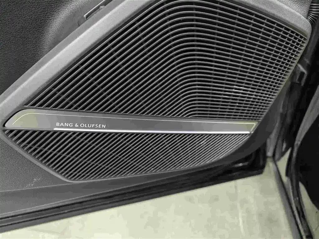 Audi Q5L 2025 45th Anniversary Edition 45 TFSI Luxury Dynamic — миниатюра 12