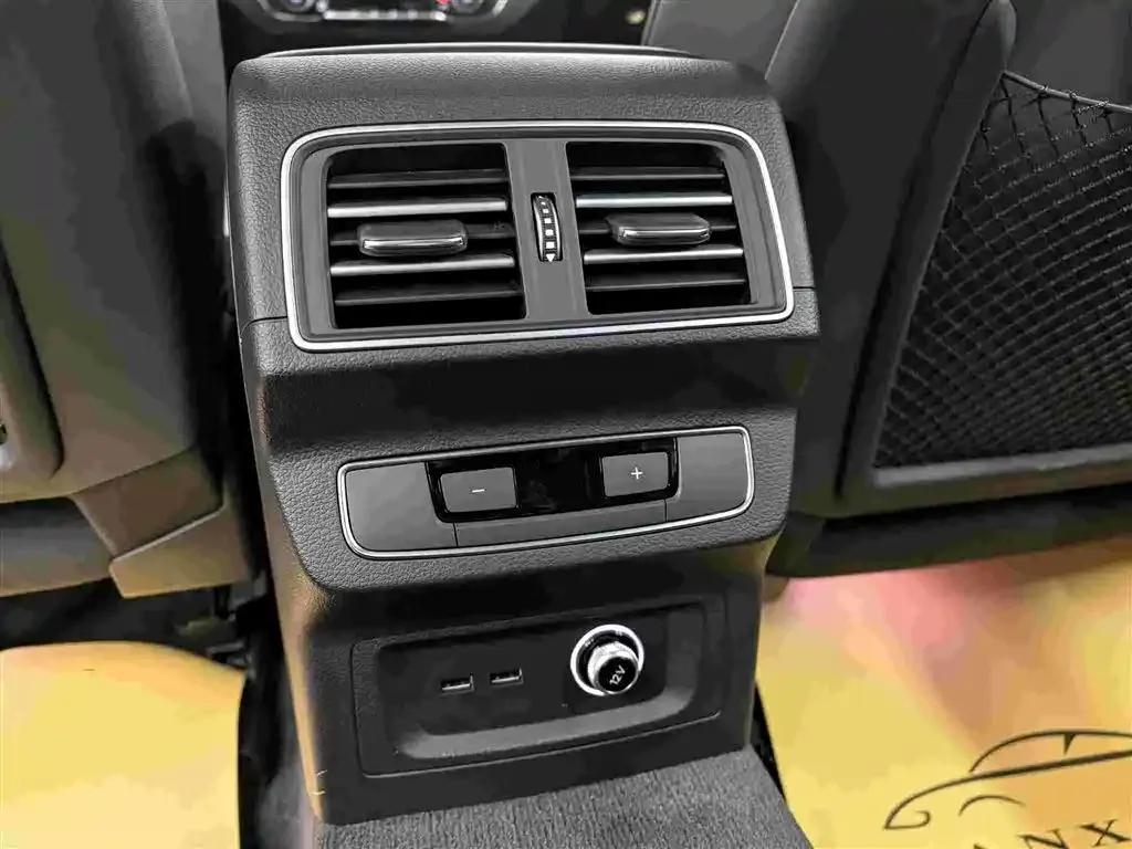 Audi Q5L 2025 45th Anniversary Edition 45 TFSI Luxury Dynamic — миниатюра 17
