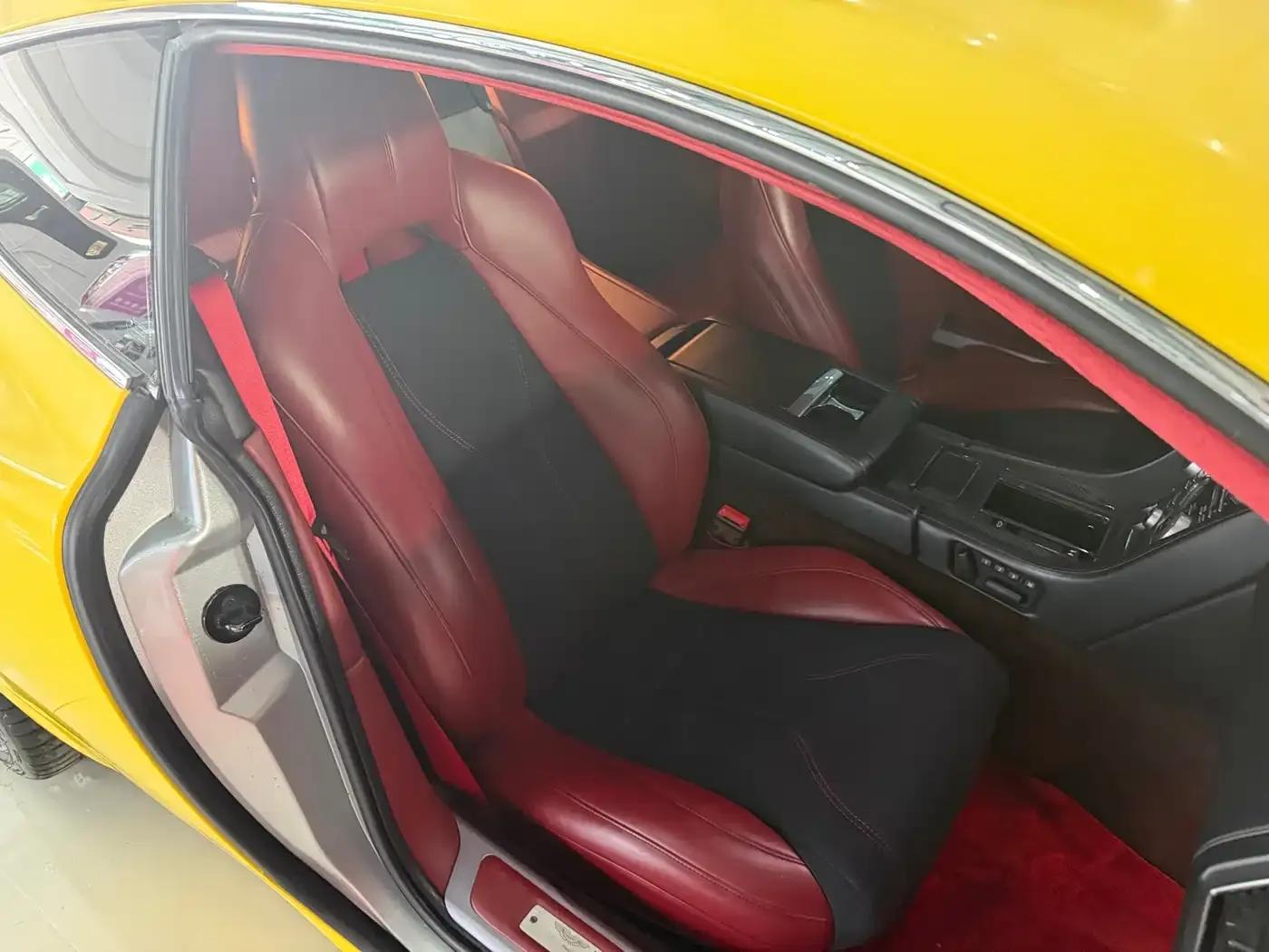 Aston Martin DB9 2007 6.0L Manual Coupe — миниатюра 3