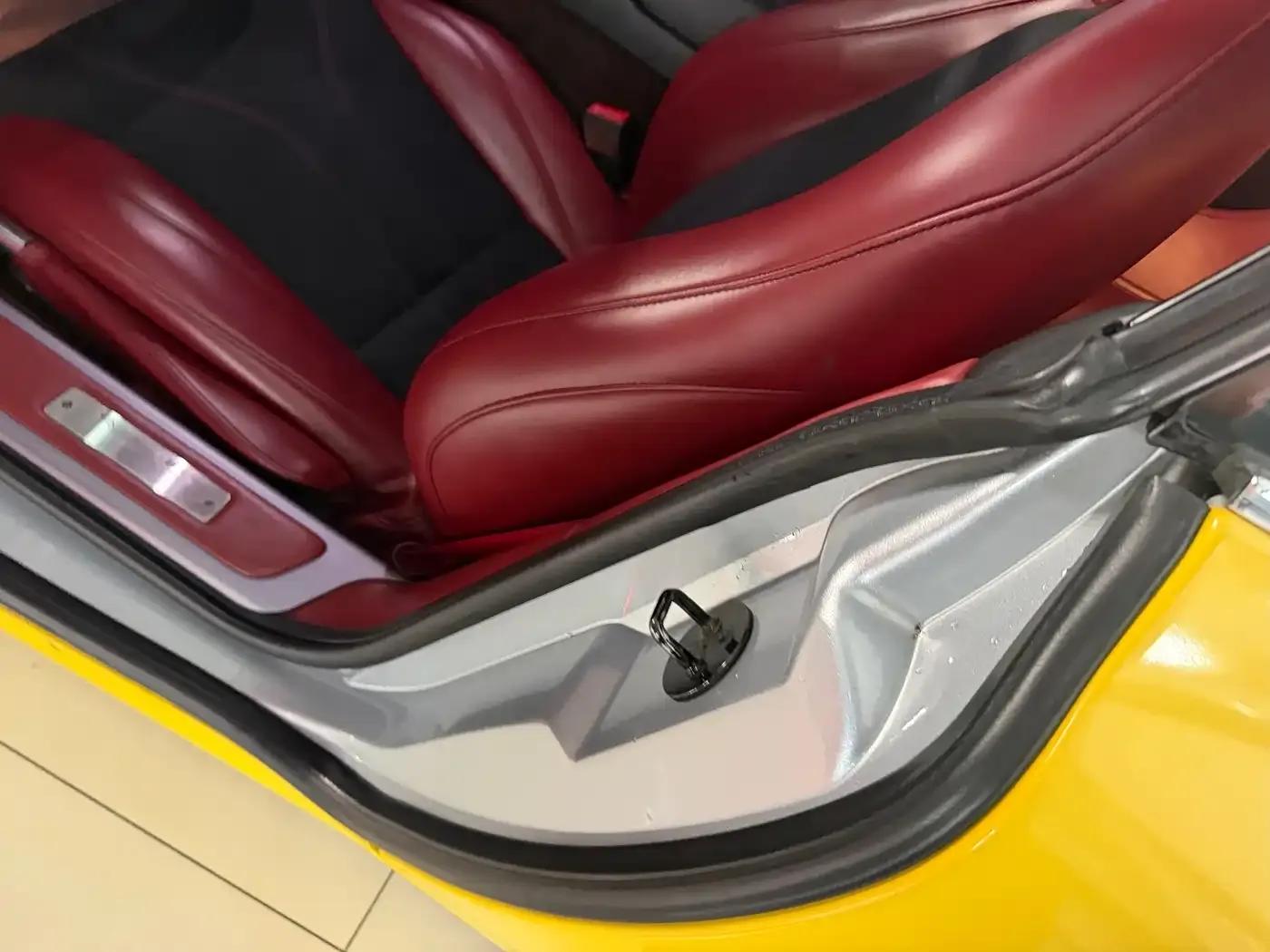 Aston Martin DB9 2007 6.0L Manual Coupe — миниатюра 4