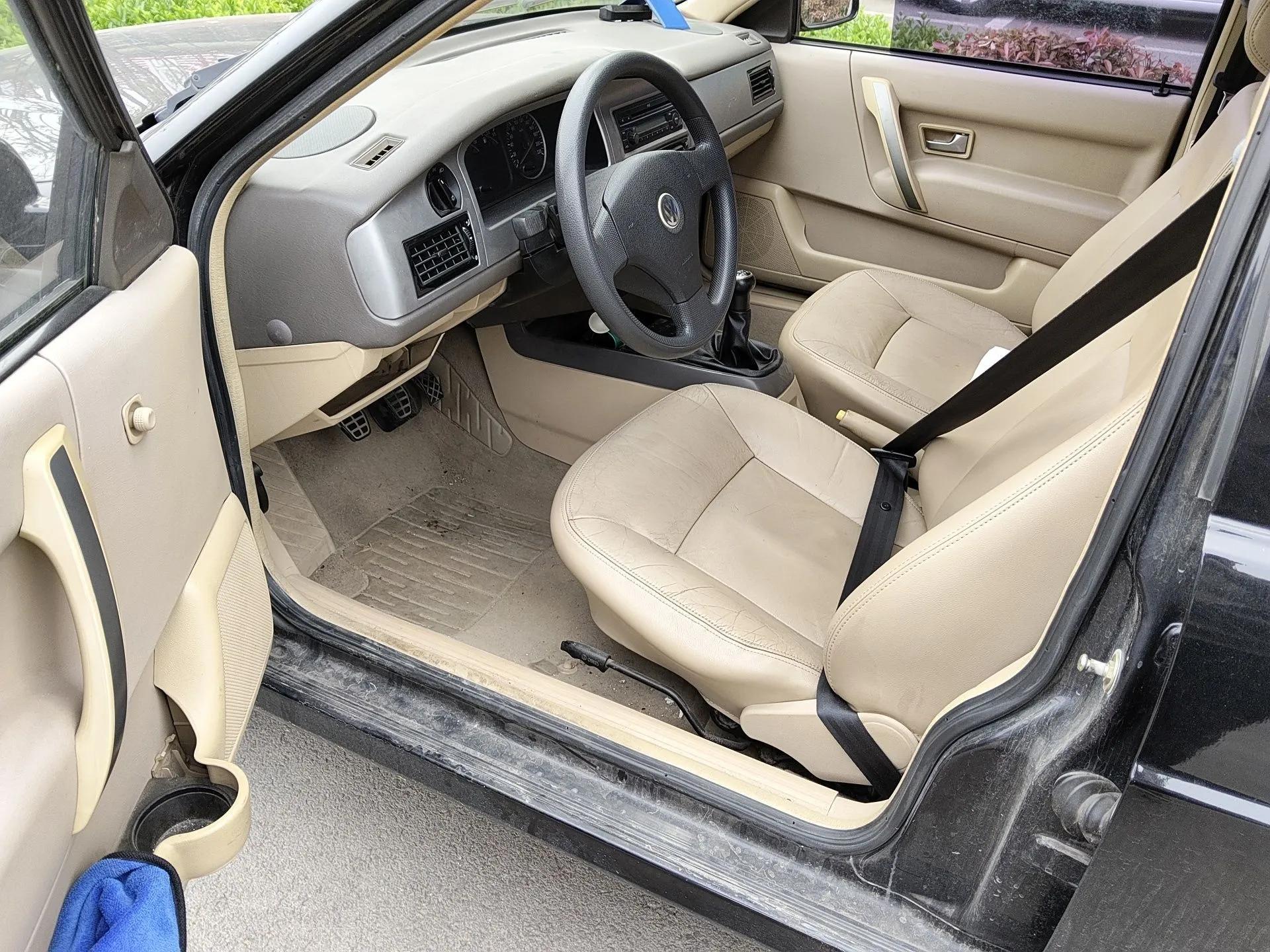 Volkswagen Santana Vista 2008 1.8L Manual Sishang Model — миниатюра 17