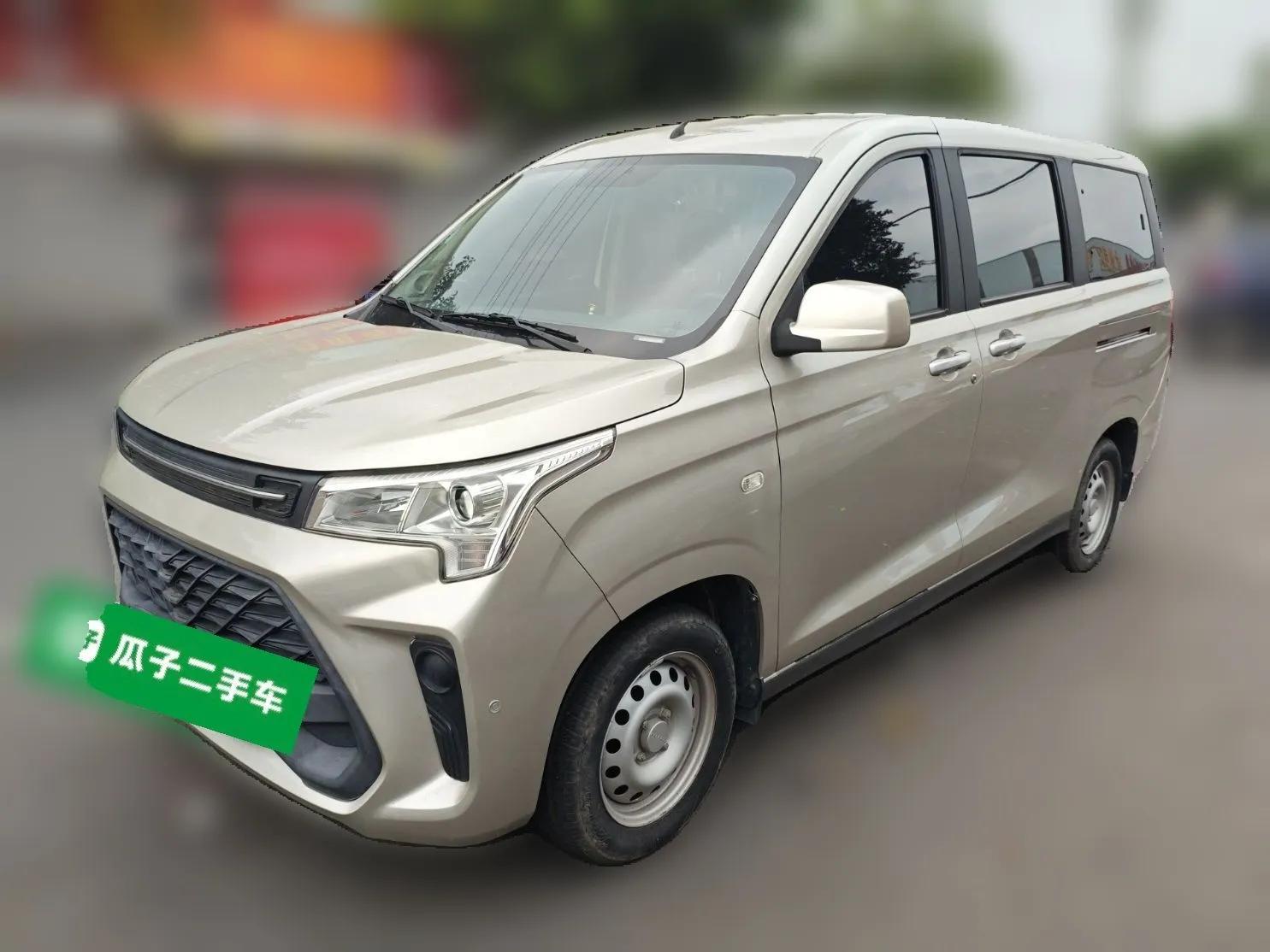 Dongfeng Fengon 380 2022 1.5L Luxury Edition Passenger Vehicle 5 Seats — миниатюра 1