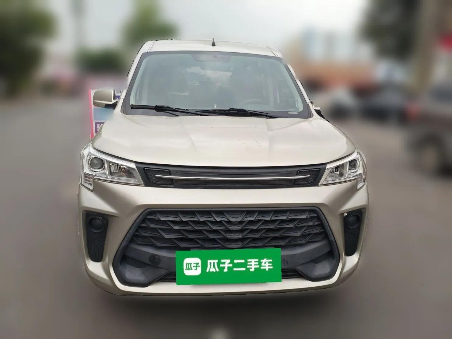 Dongfeng Fengon 380 2022 1.5L Luxury Edition Passenger Vehicle 5 Seats — миниатюра 2