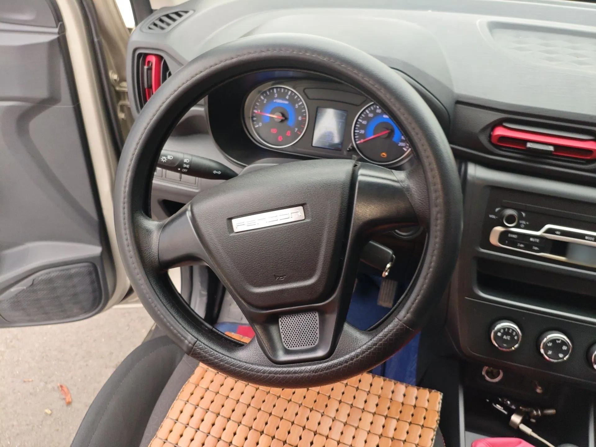 Dongfeng Fengon 380 2022 1.5L Luxury Edition Passenger Vehicle 5 Seats — миниатюра 11