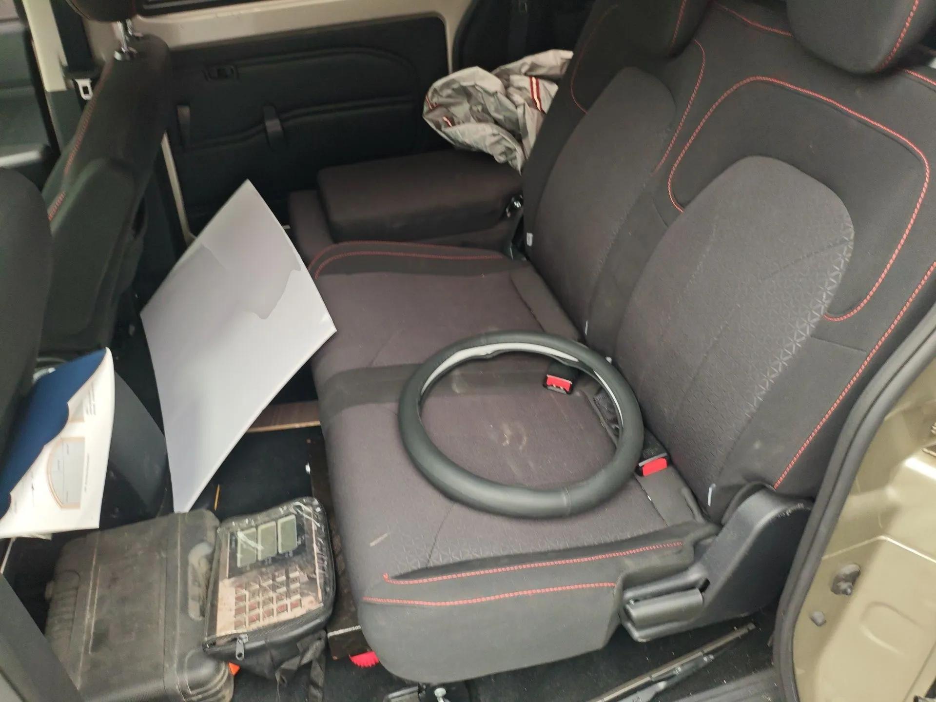 Dongfeng Fengon 380 2022 1.5L Luxury Edition Passenger Vehicle 5 Seats — миниатюра 18