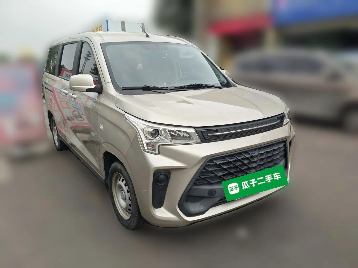 Dongfeng Fengon 380 2022 1.5L Luxury Edition Passenger Vehicle 5 Seats — миниатюра 3