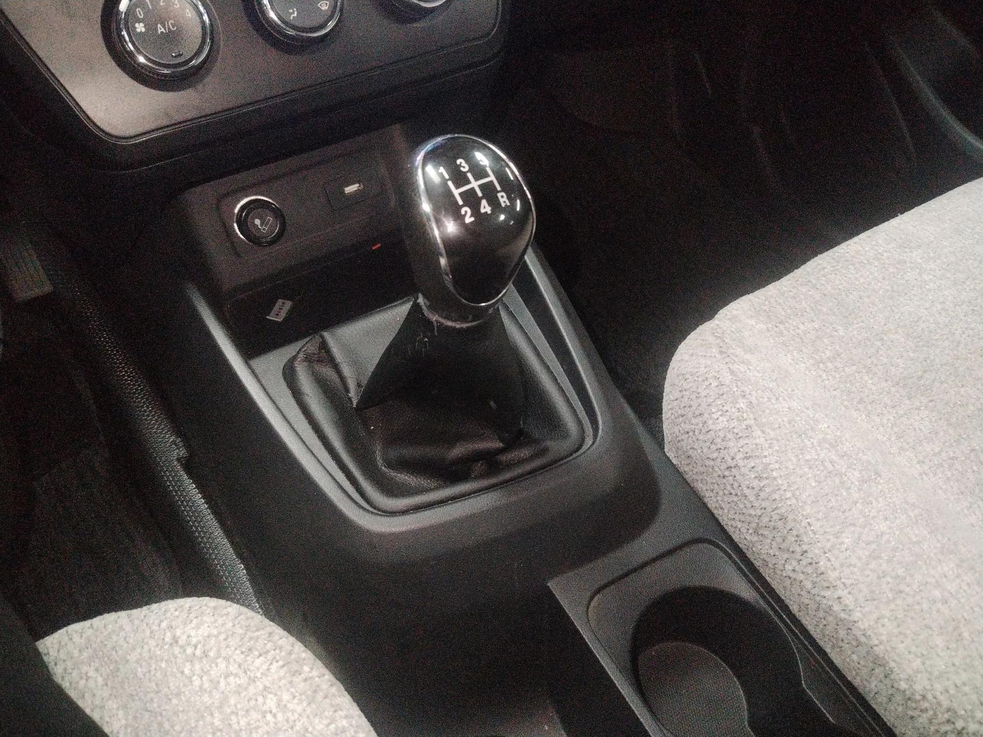 Dongfeng Fengon 380 2022 1.5L Standard Edition 7-Seater Passenger Vehicle — миниатюра 16