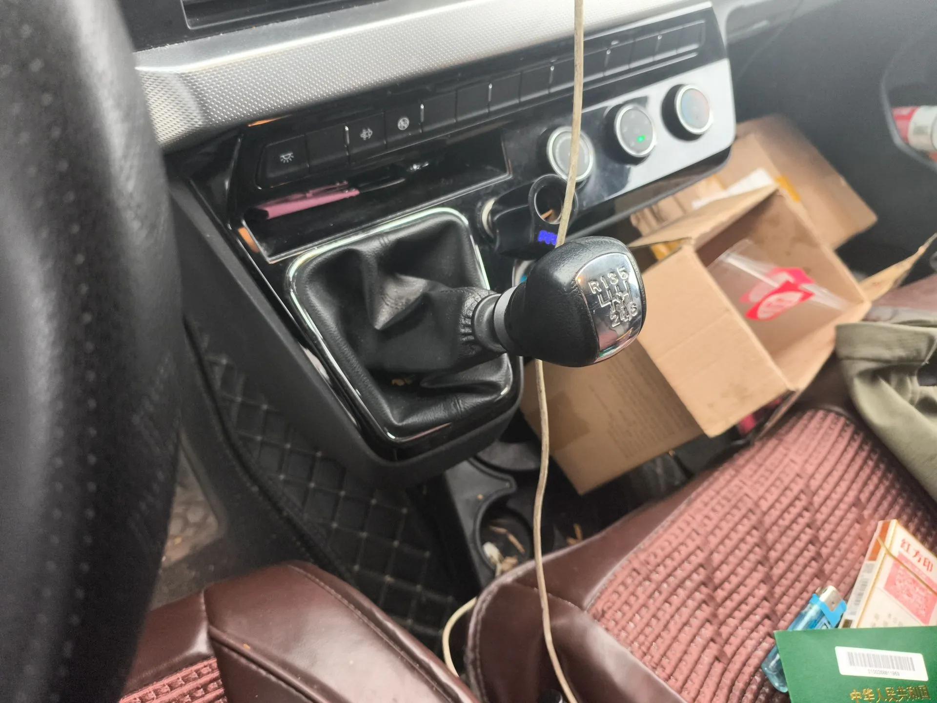 Dongfeng Yufeng 2023 V9+ 2.3T Manual Rear-Drive Dual Rear Tires Long Wheelbase High-Roof 3-Seater Cargo Van — миниатюра 15