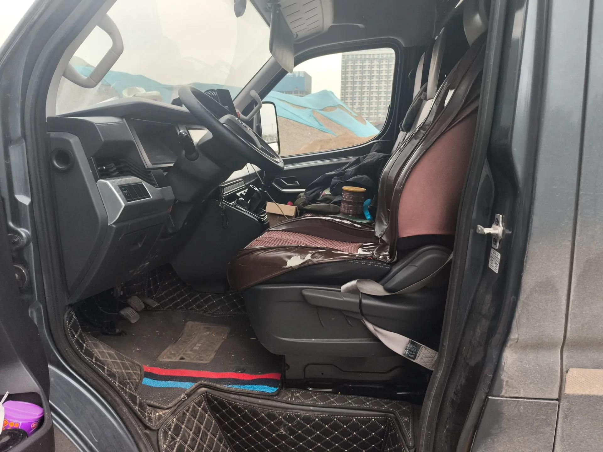 Dongfeng Yufeng 2023 V9+ 2.3T Manual Rear-Drive Dual Rear Tires Long Wheelbase High-Roof 3-Seater Cargo Van — миниатюра 16