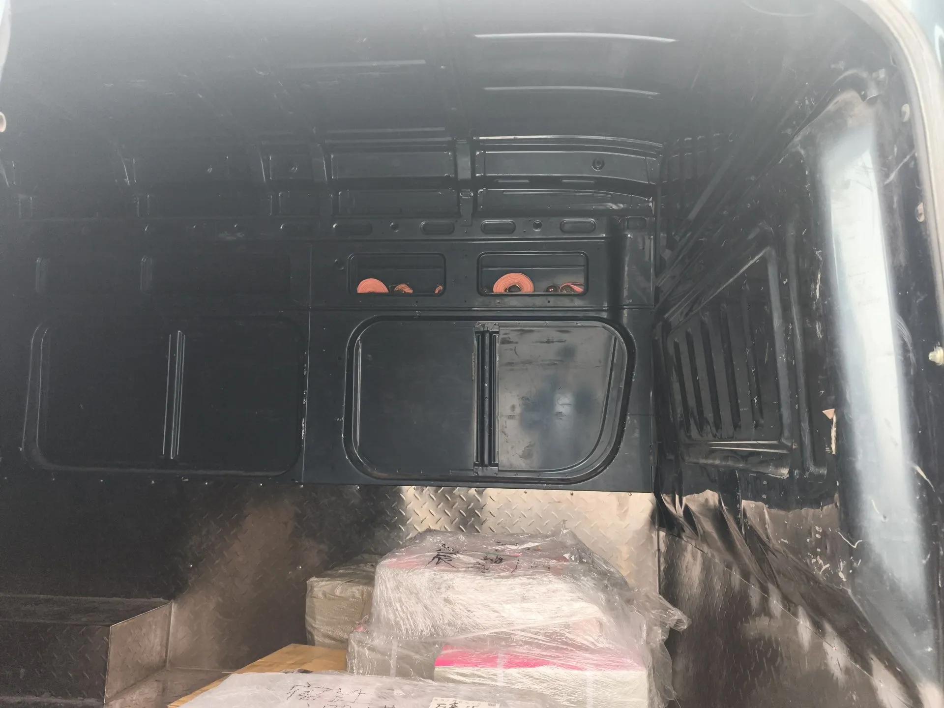 Dongfeng Yufeng 2023 V9+ 2.3T Manual Rear-Drive Dual Rear Tires Long Wheelbase High-Roof 3-Seater Cargo Van — миниатюра 19